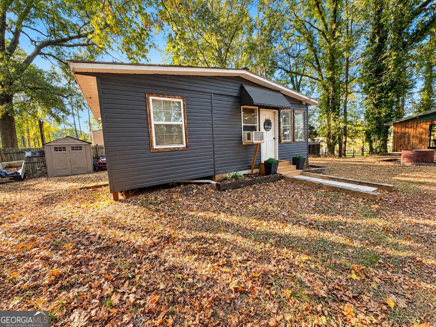 7170 Blacks Bluff Road Property Photo 6