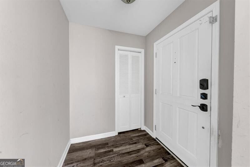 105 Adrian Place Nw Property Photo 4