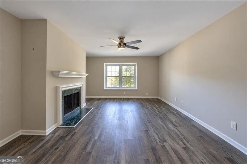 105 Adrian Place Nw Property Photo 5