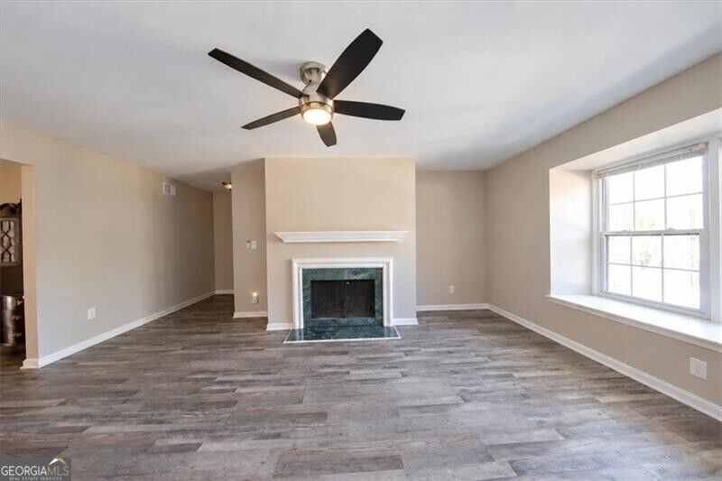 105 Adrian Place Nw Property Photo 6