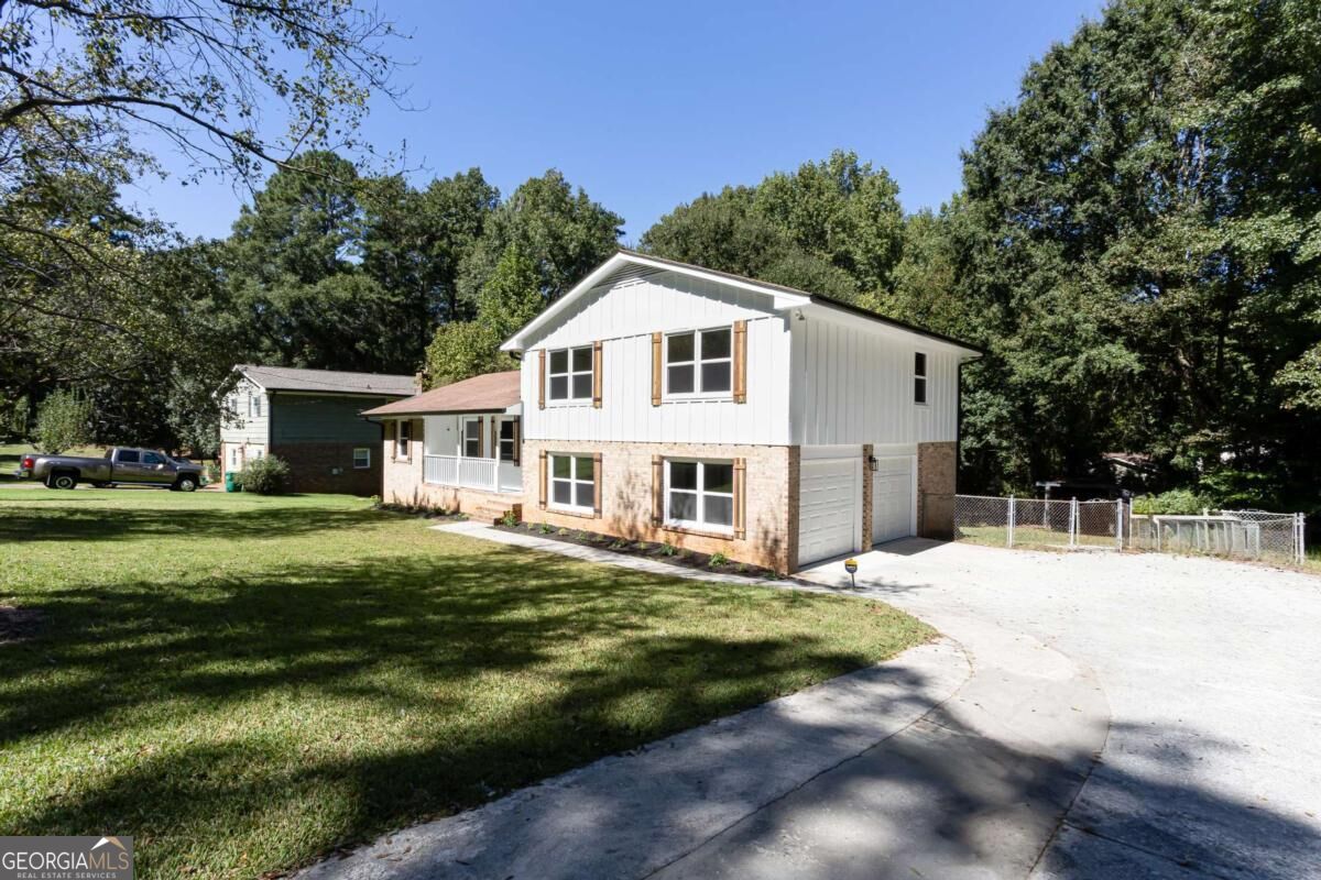 2882 Creek Drive Property Photo 3