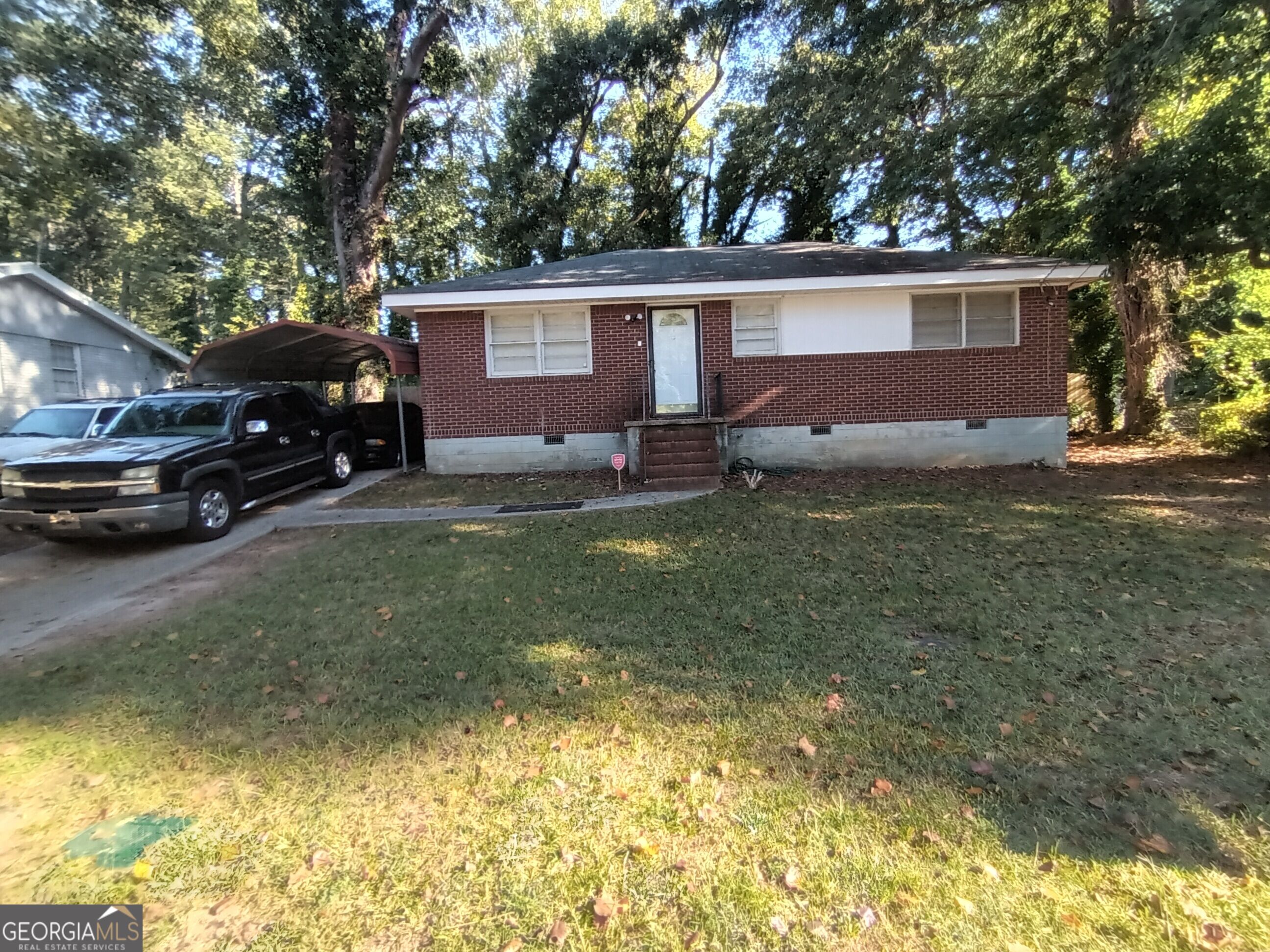 121 N Lake Drive Property Photo 1