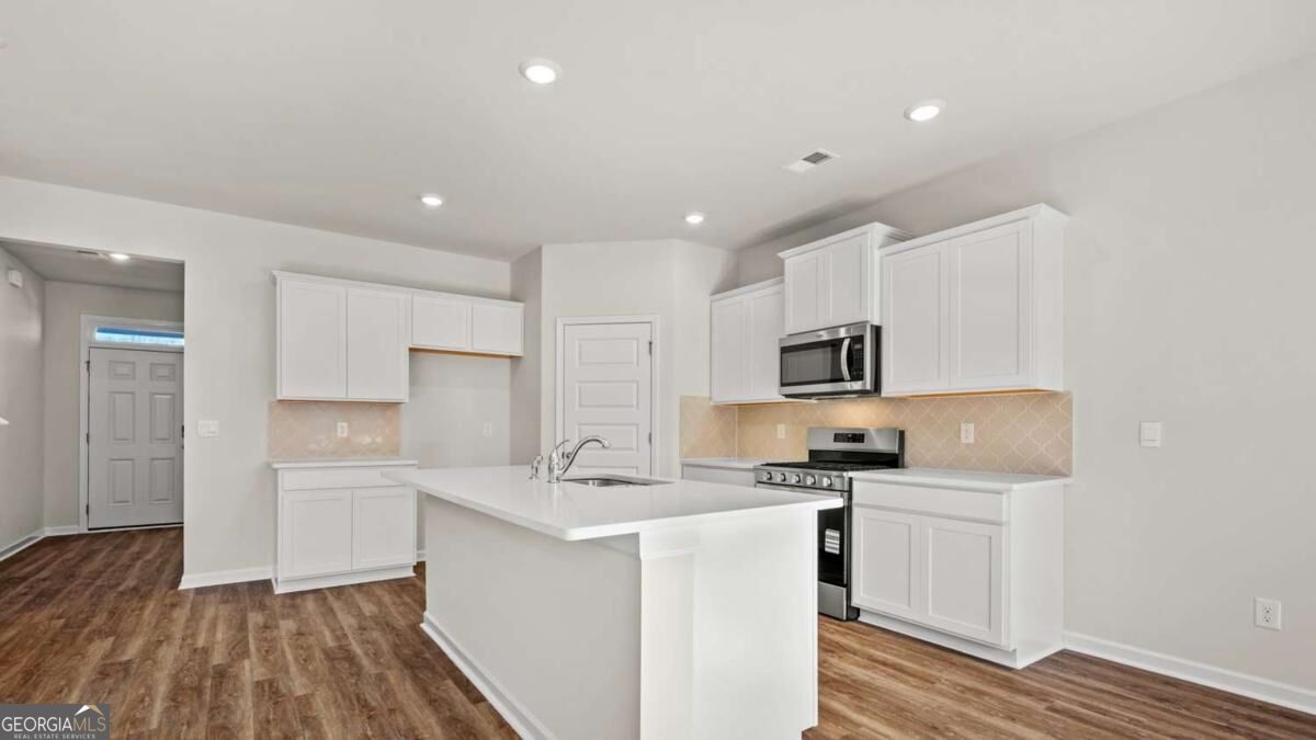 155 White Spruce Way Property Photo 8