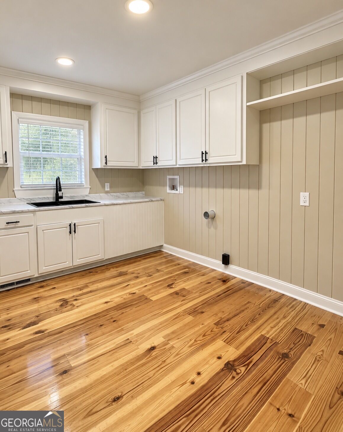 405 N Broughton Street Property Photo 6