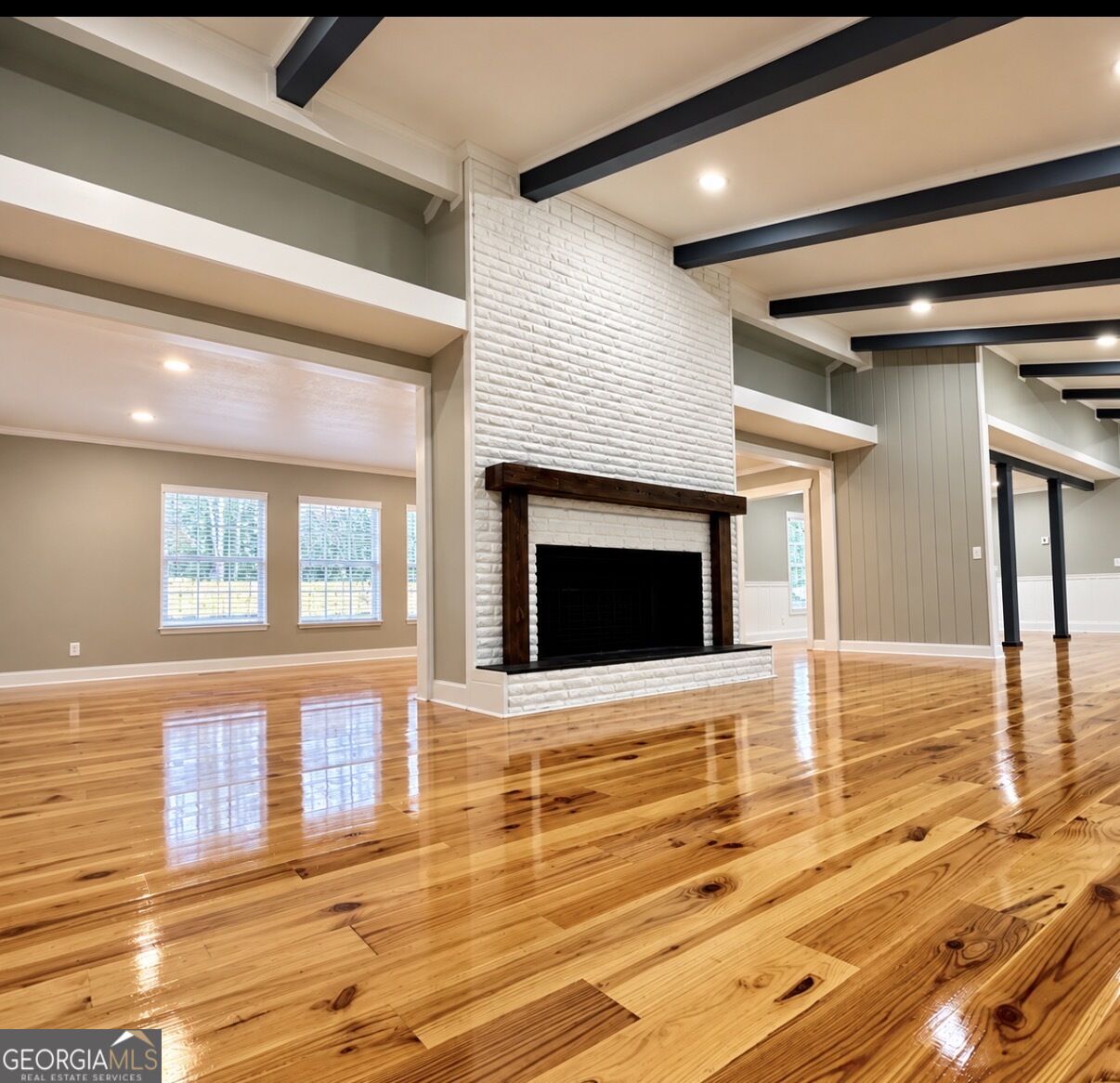 405 N Broughton Street Property Photo 7