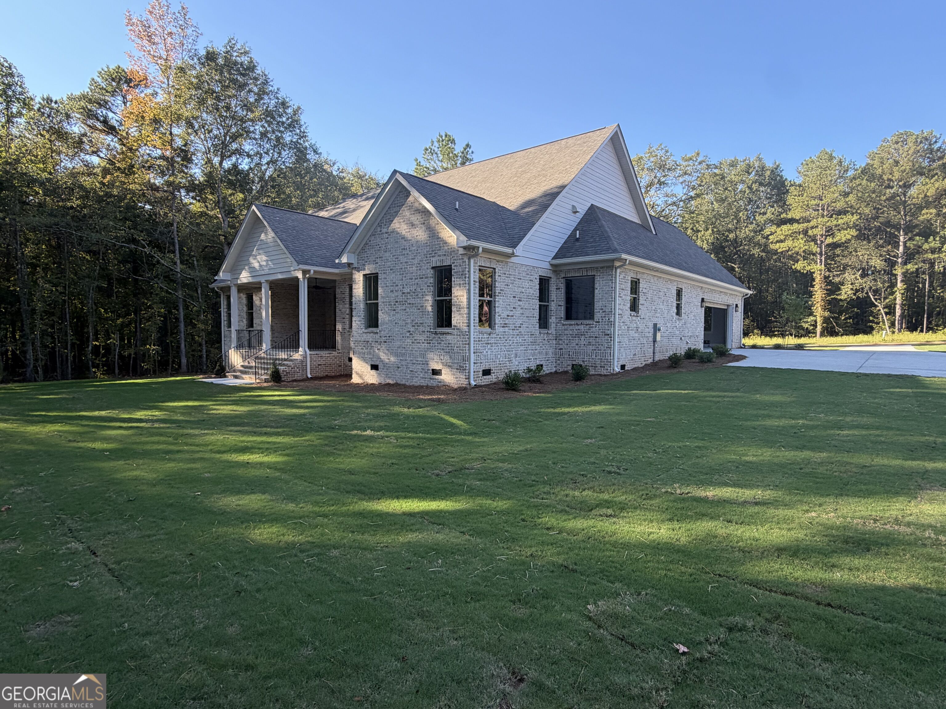1051 Waverly Drive Property Photo 8