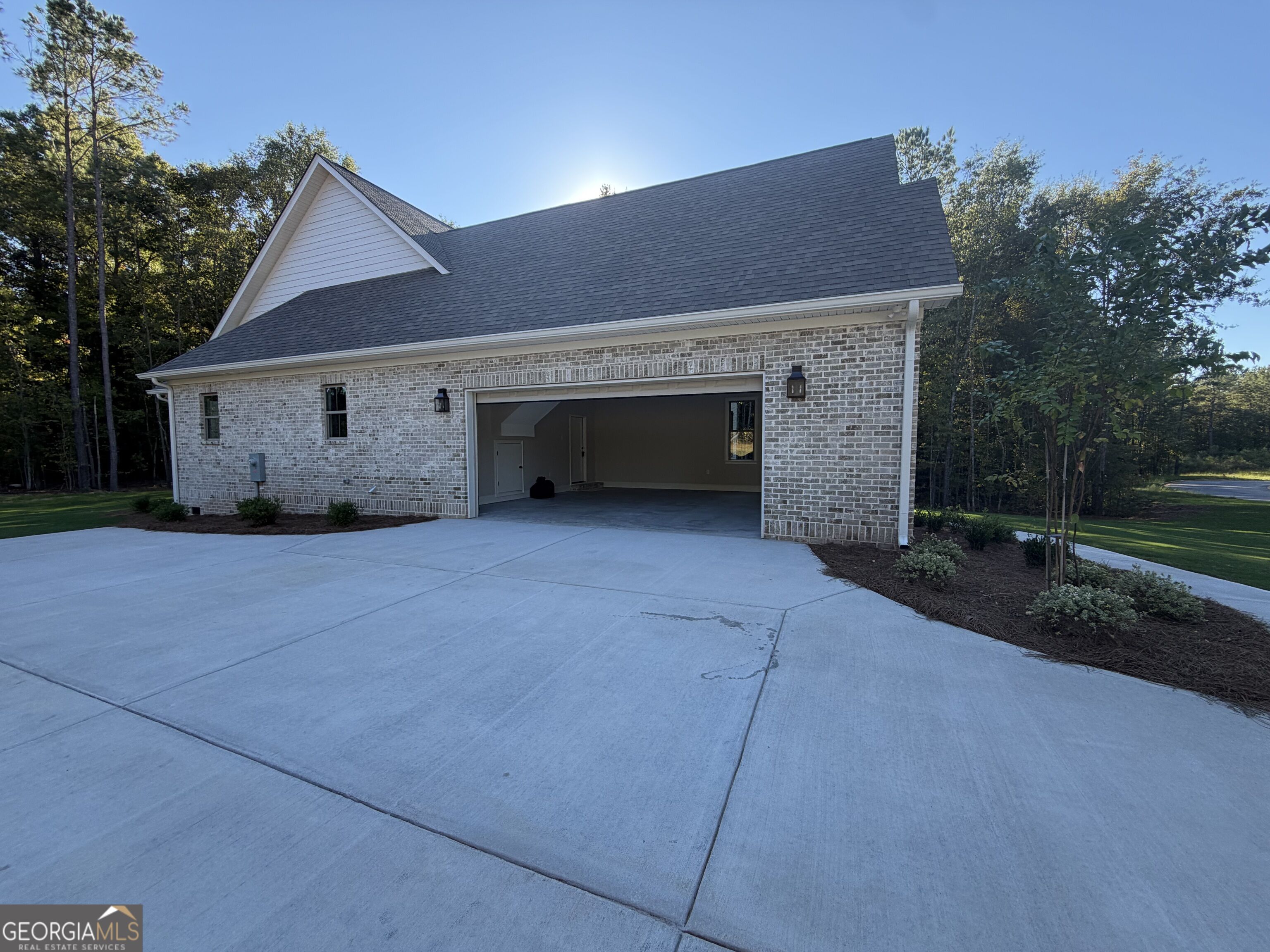 1051 Waverly Drive Property Photo 9