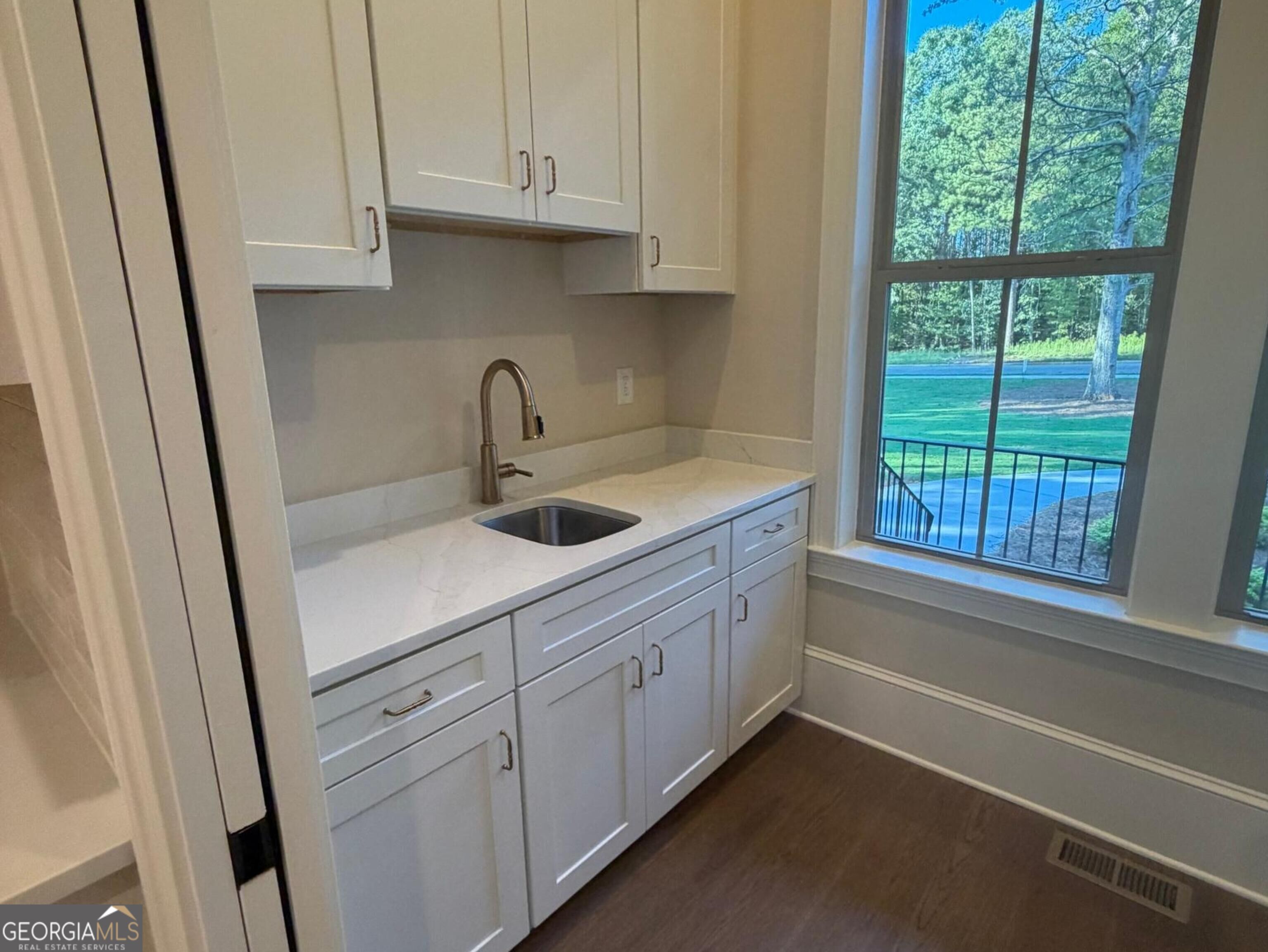 1051 Waverly Drive Property Photo 22