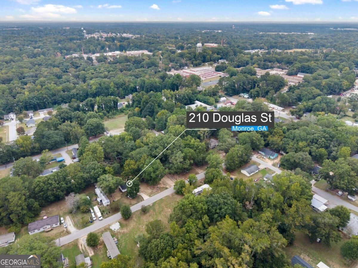 210 Douglas Street Property Photo 2