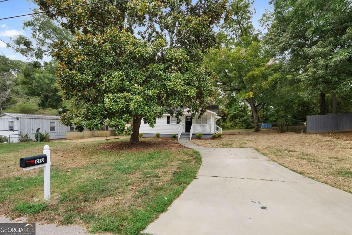 210 Douglas Street Property Photo 3