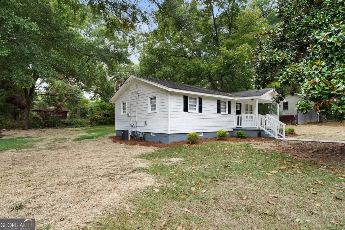 210 Douglas Street Property Photo 4