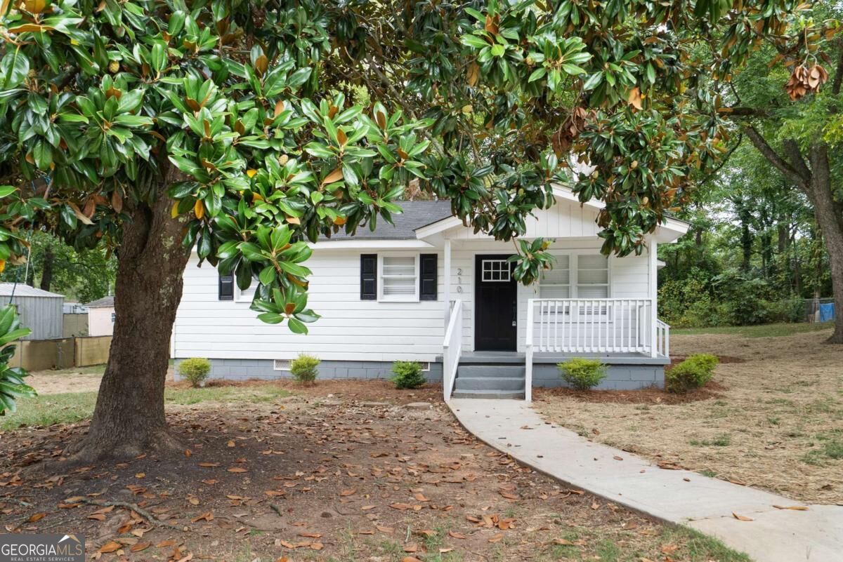 210 Douglas Street Property Photo 5
