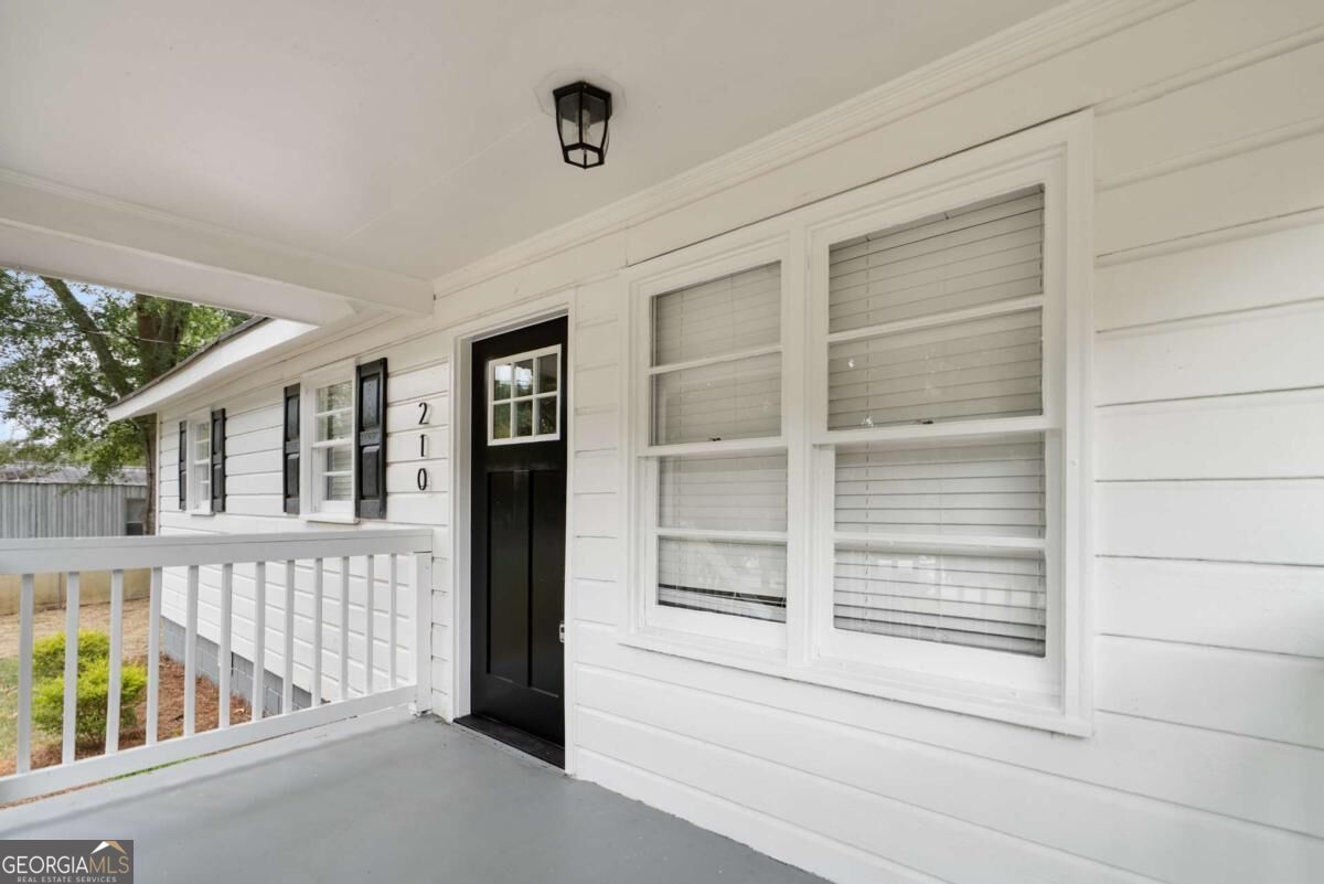 210 Douglas Street Property Photo 6