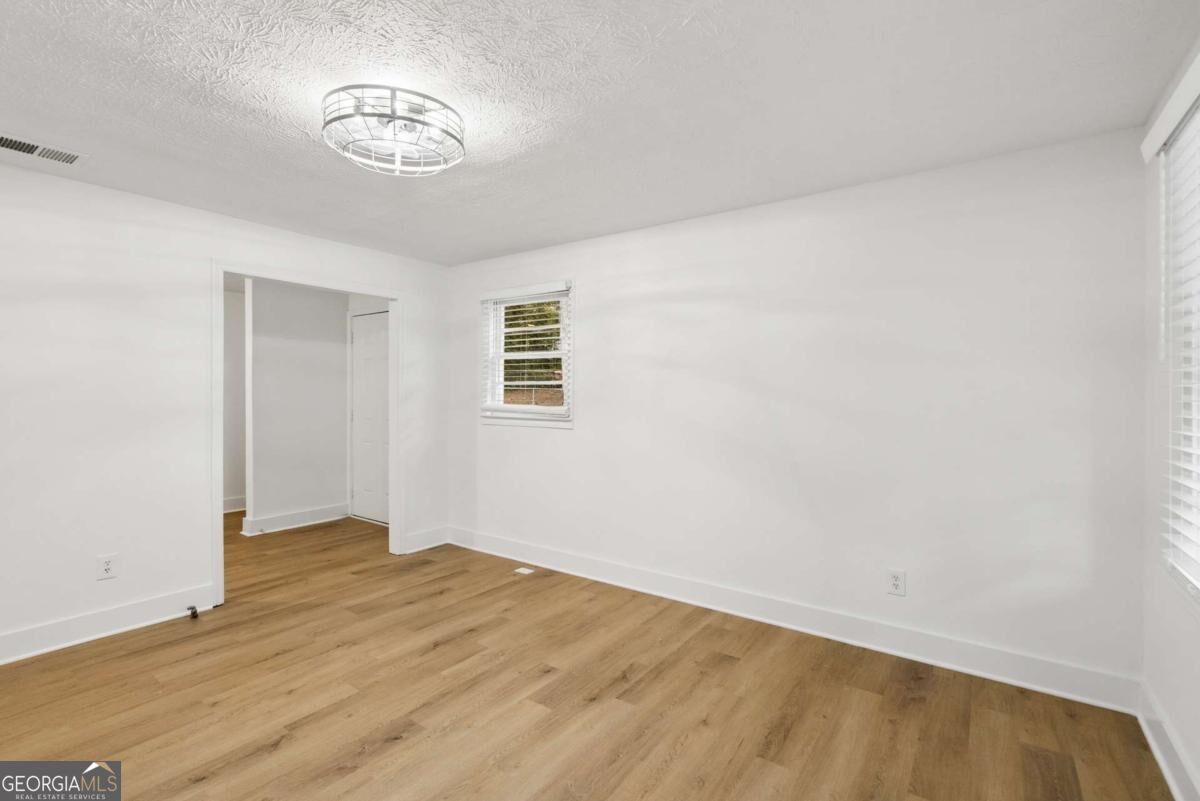 210 Douglas Street Property Photo 8