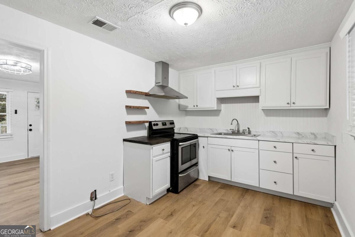 210 Douglas Street Property Photo 10