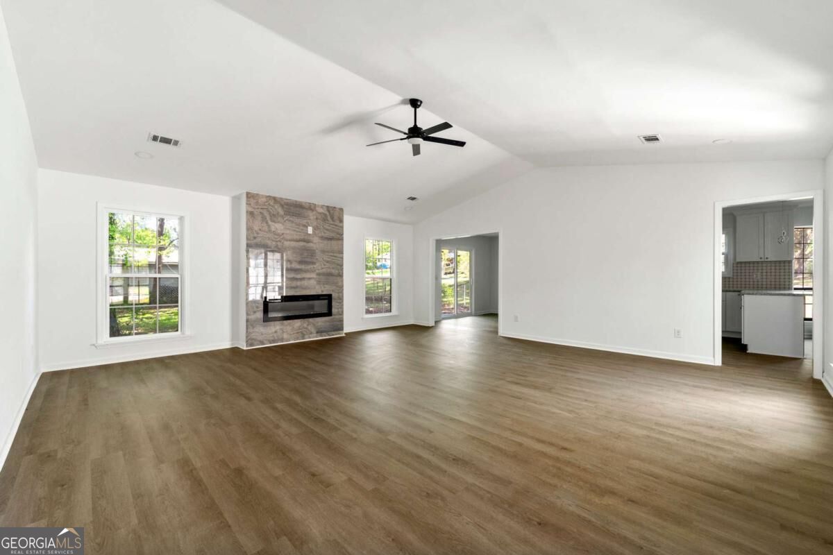 2254 Lisbon Lane Property Photo 4