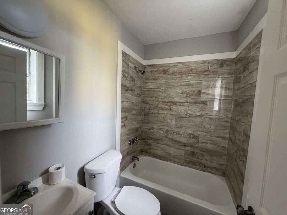 3851/3857 Cochran Avenue Property Photo 4