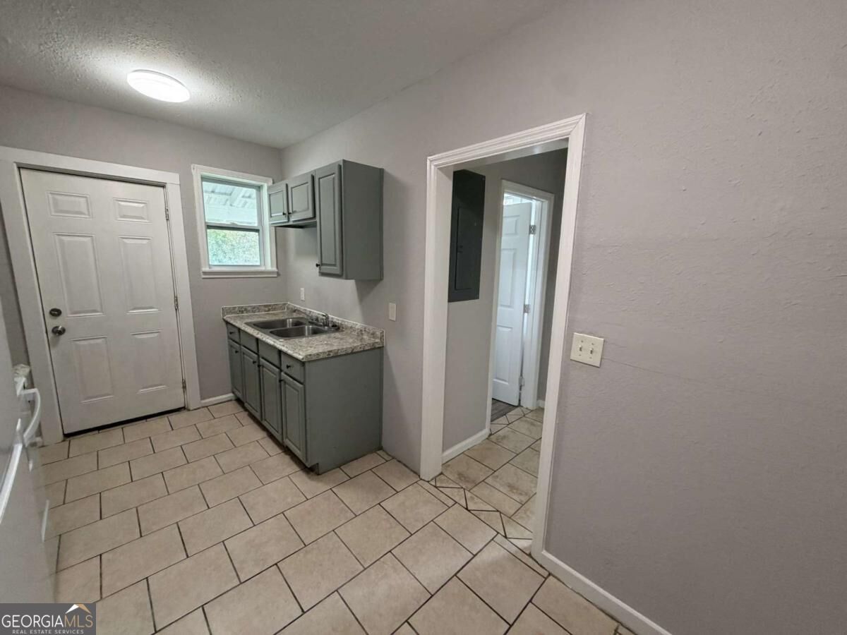 3851/3857 Cochran Avenue Property Photo 6