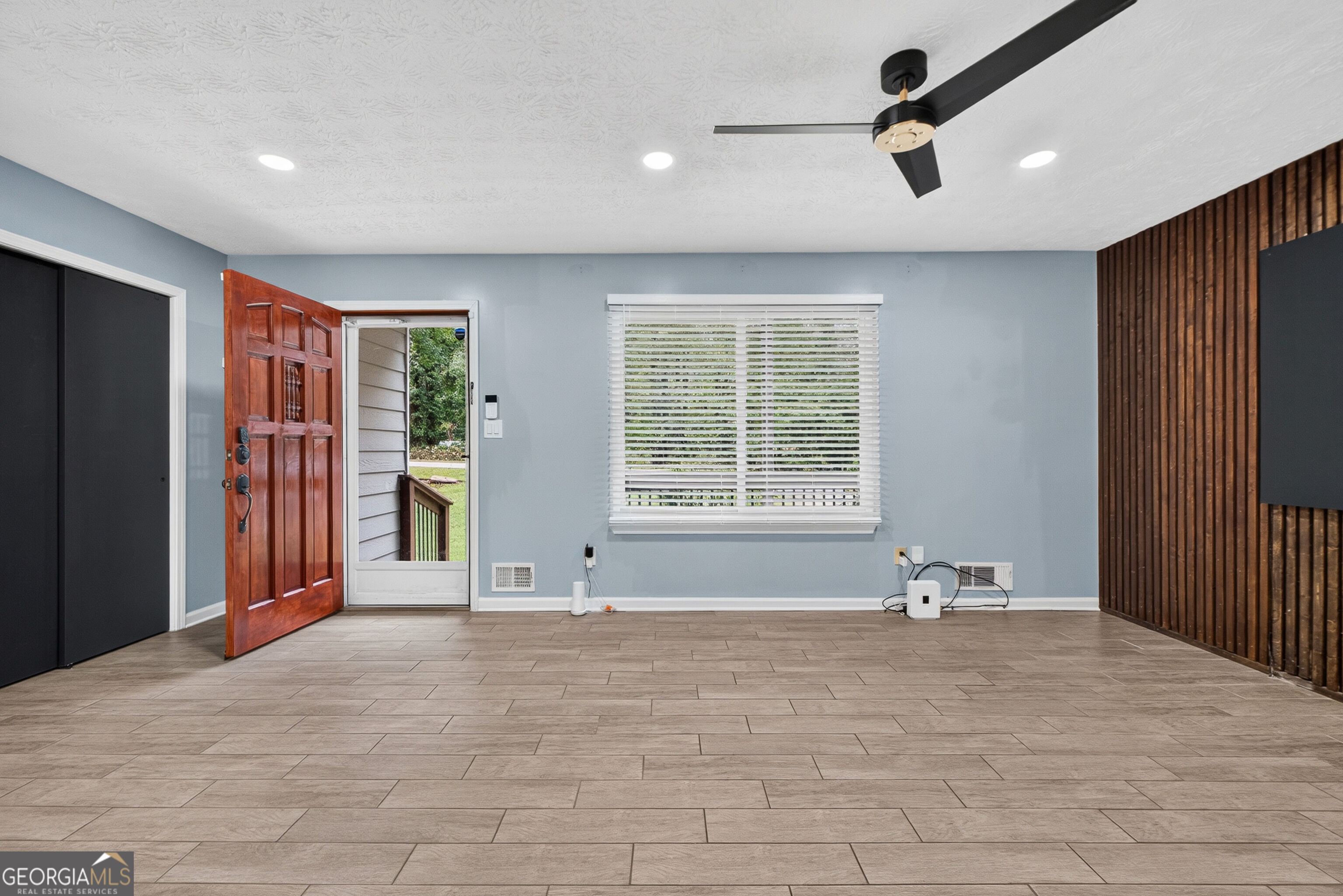 430 Pinehurst Drive Property Photo 3
