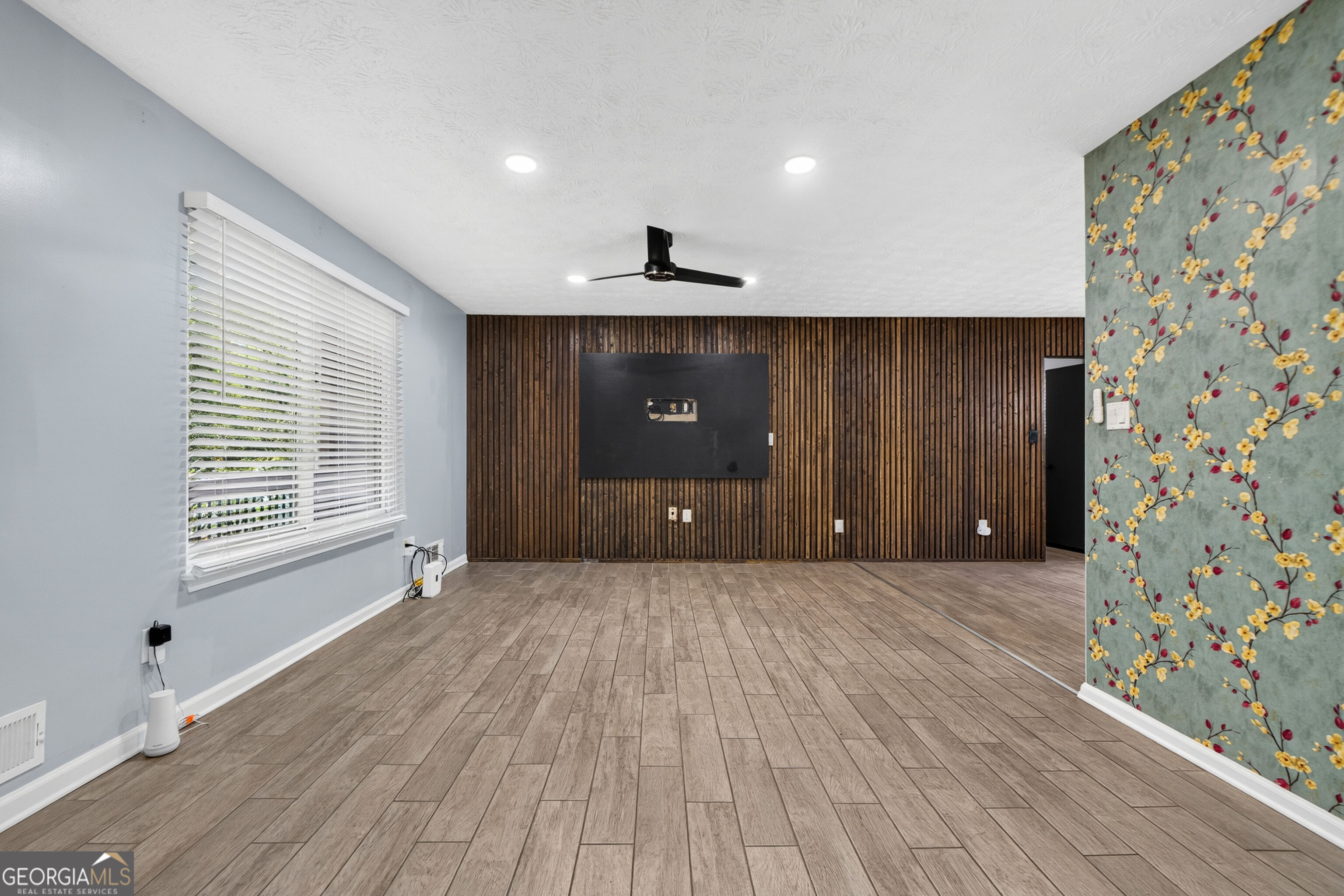 430 Pinehurst Drive Property Photo 6