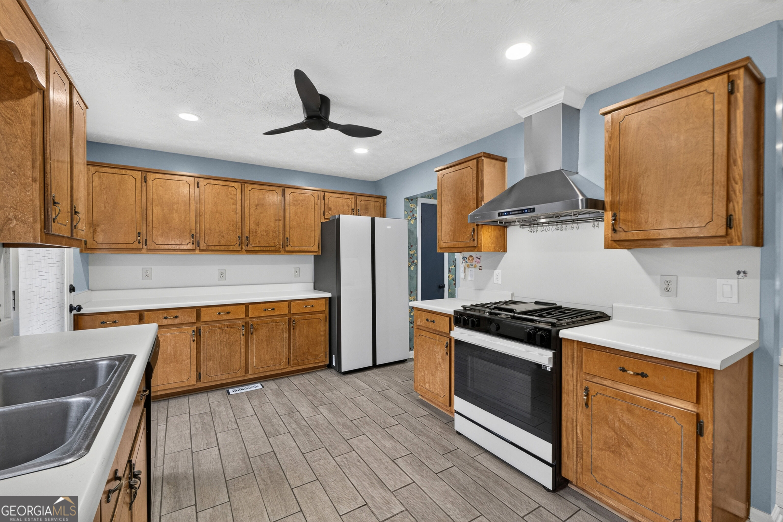 430 Pinehurst Drive Property Photo 12