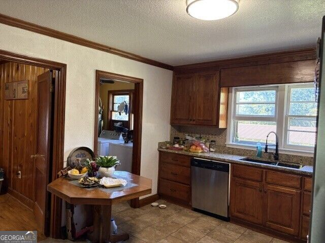 300 E Belmont Drive Property Photo 7