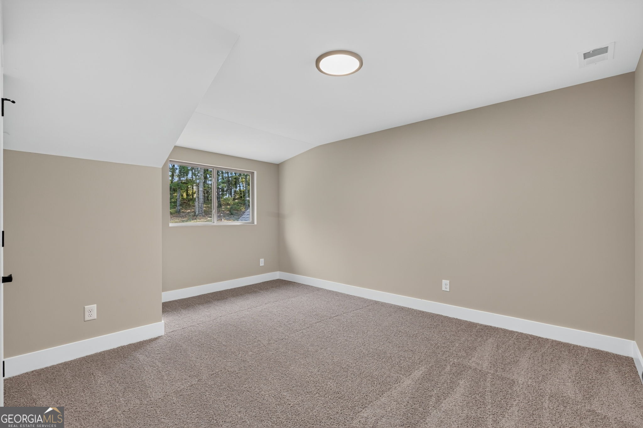 141 Hannahs Court Property Photo 35