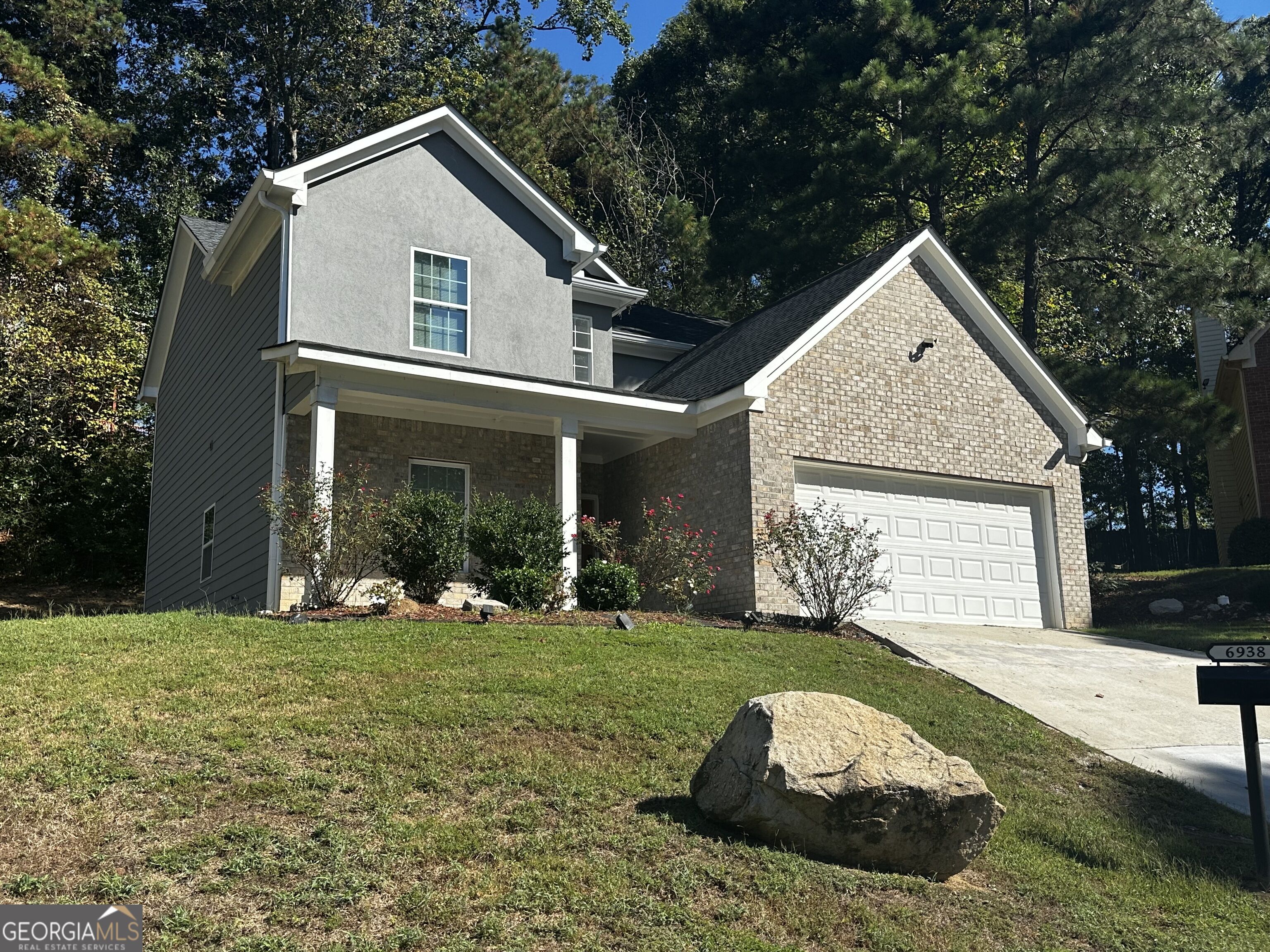 6938 Shadow Ridge Lane Property Photo 1