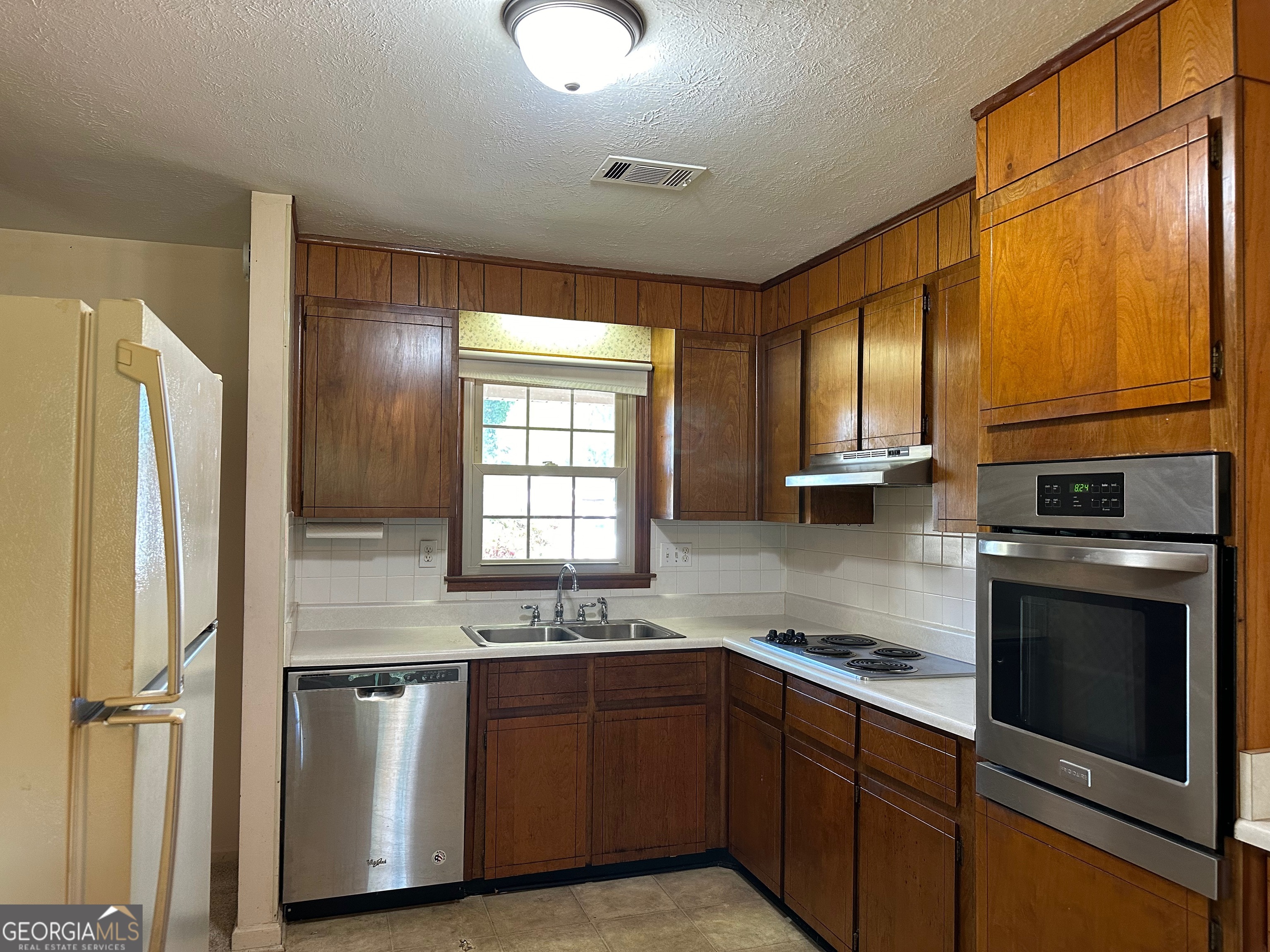 266 Valencia Circle Property Photo 3