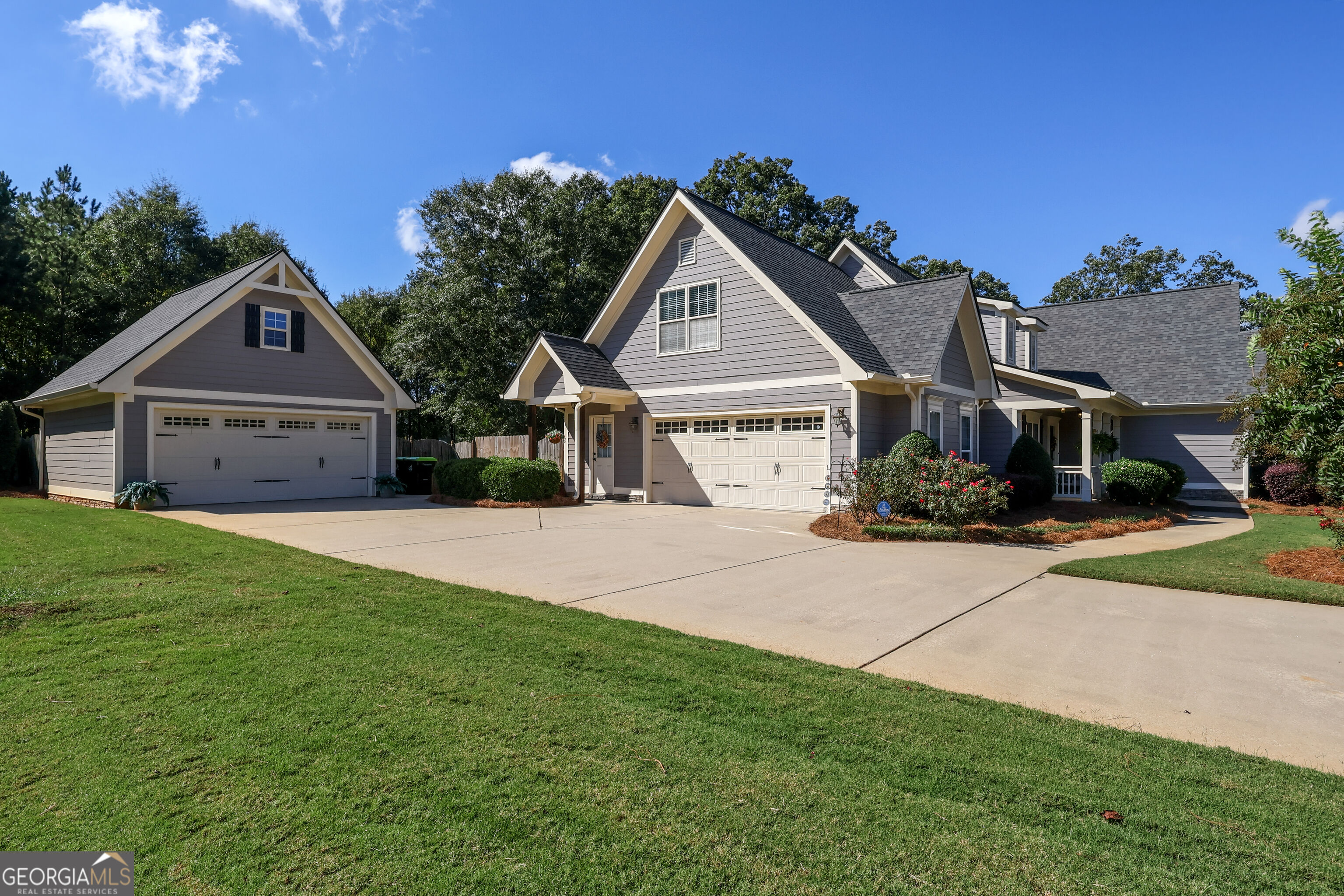213 Suffolk Way Property Photo 3