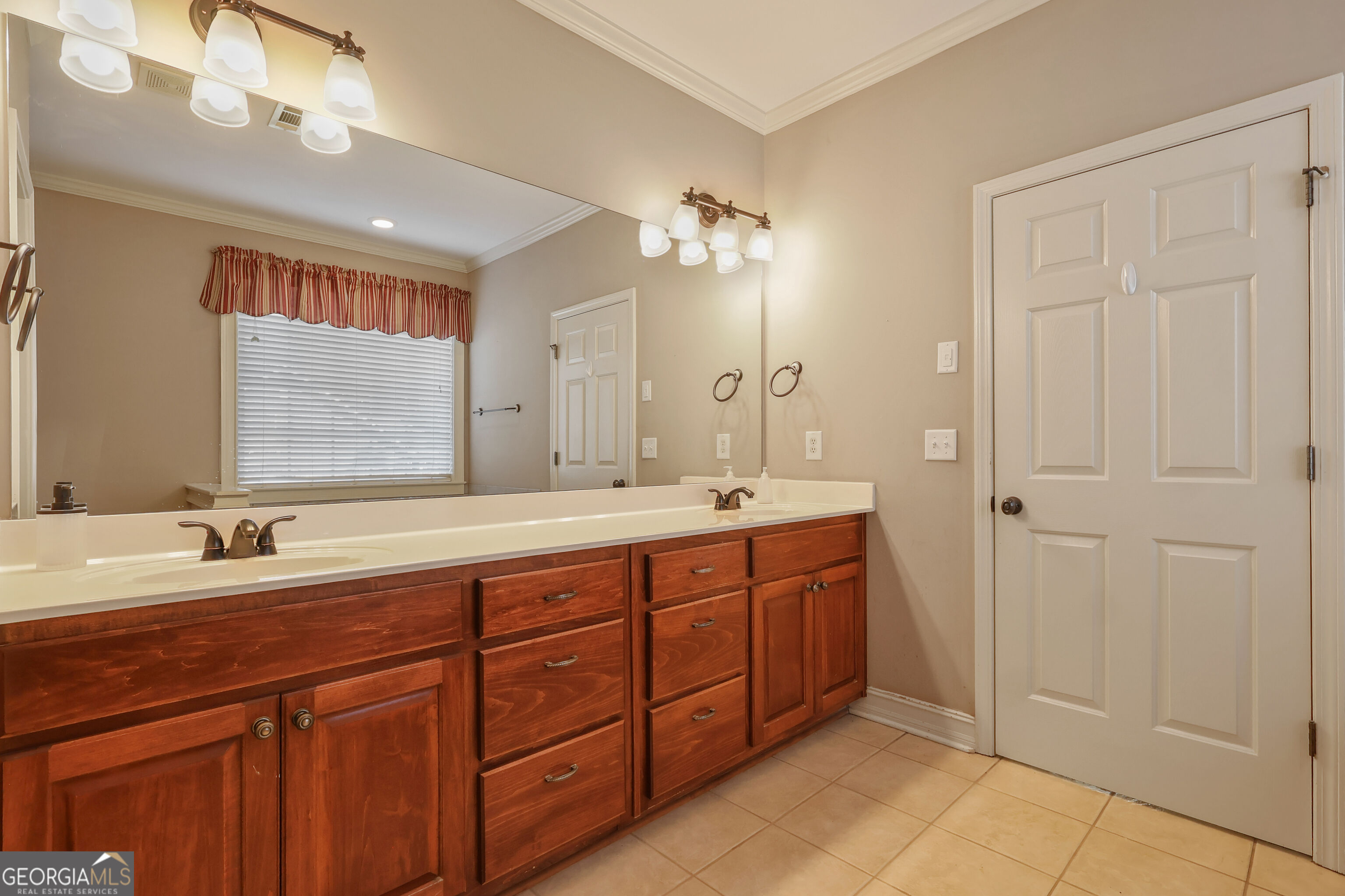 213 Suffolk Way Property Photo 22