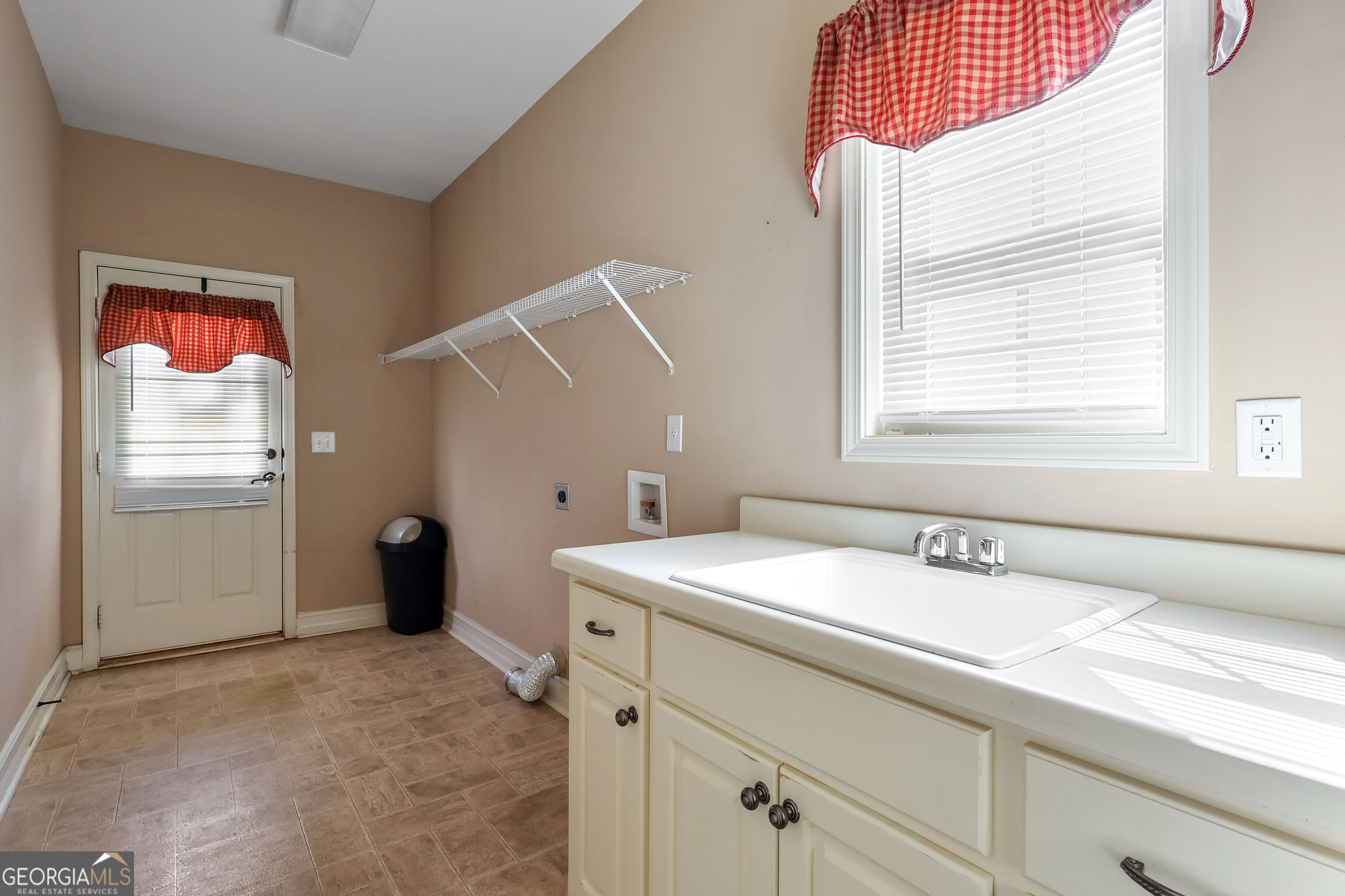 213 Suffolk Way Property Photo 34