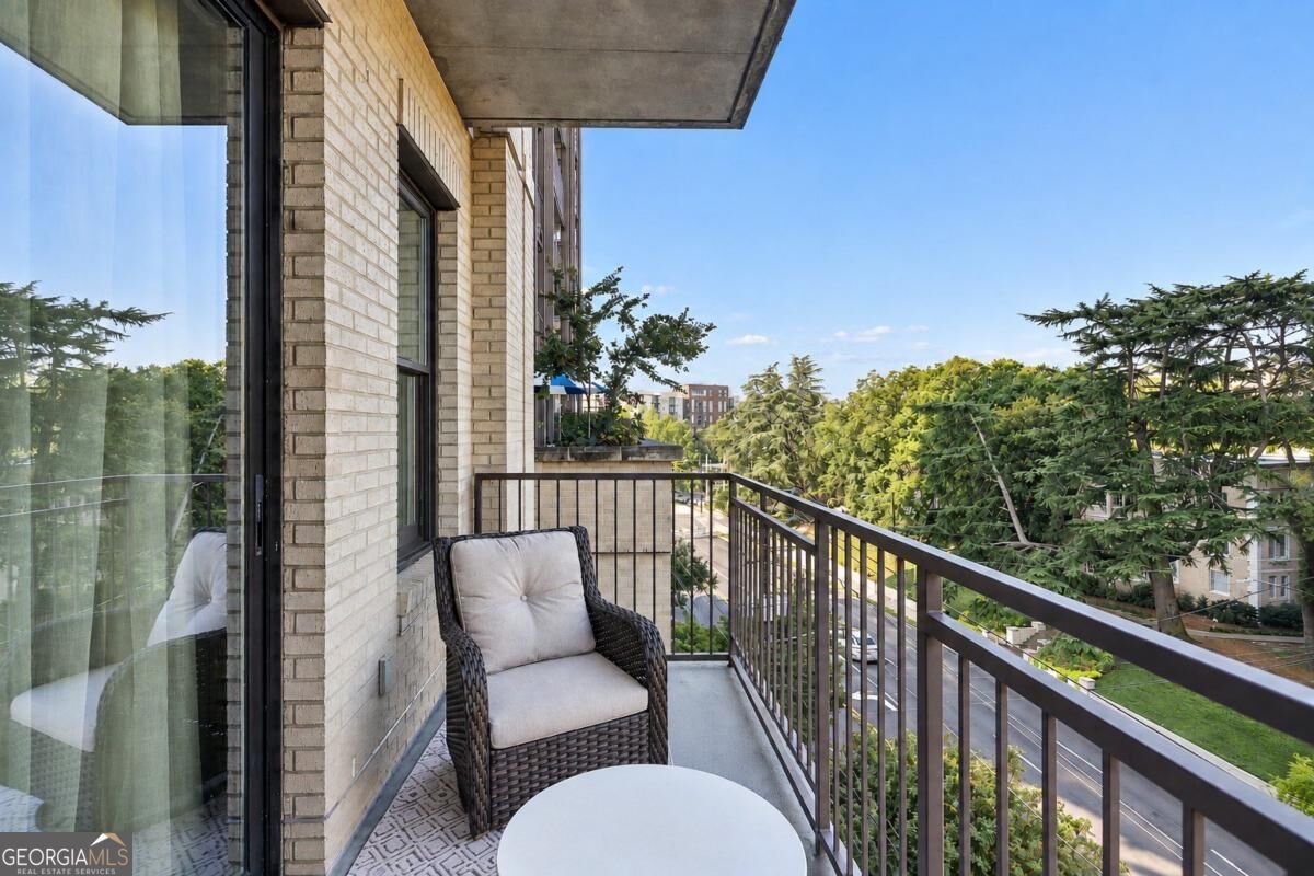 2233 Peachtree Road Ne # 402 Property Photo 12