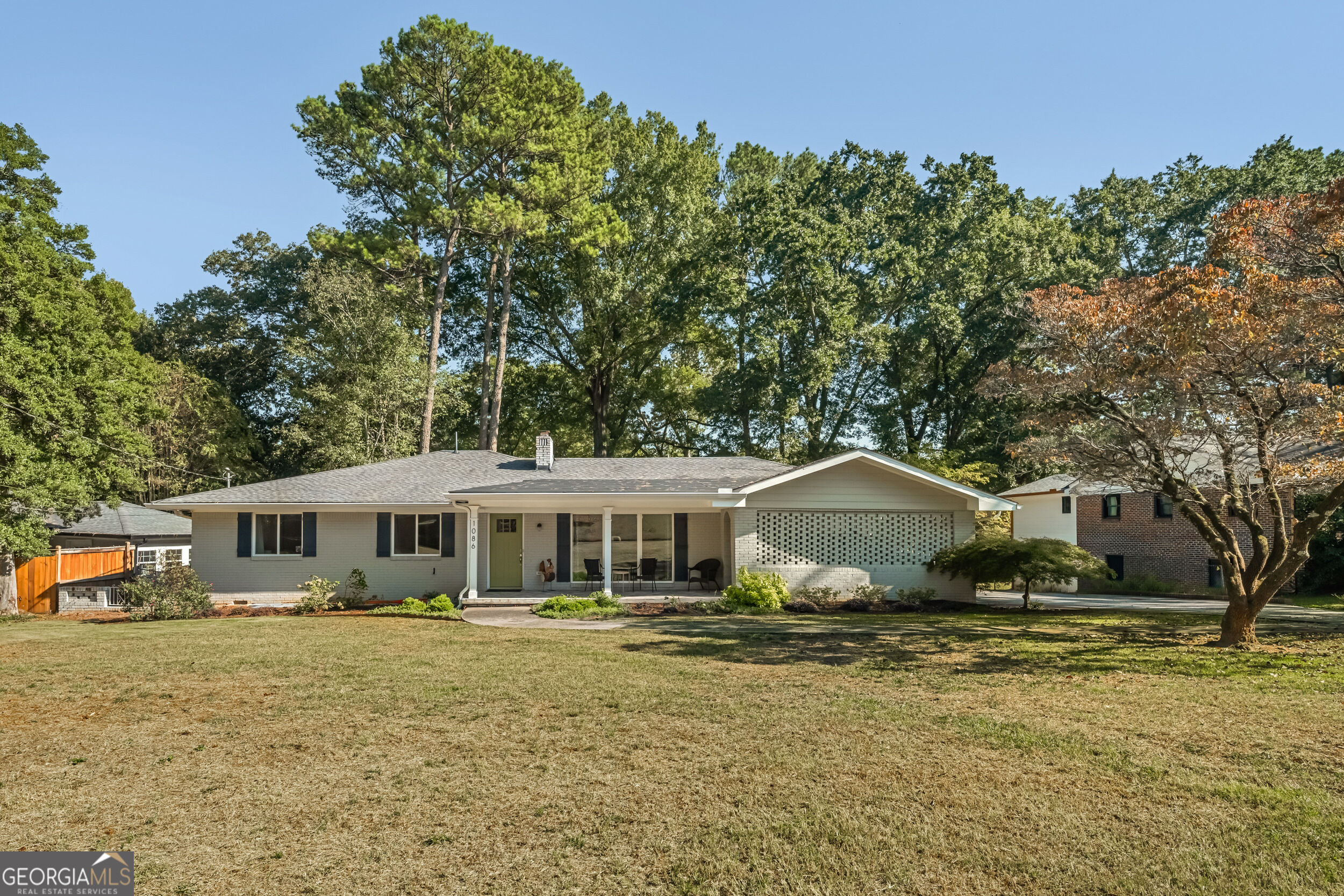 1086 Chatsworth Drive Property Photo 1