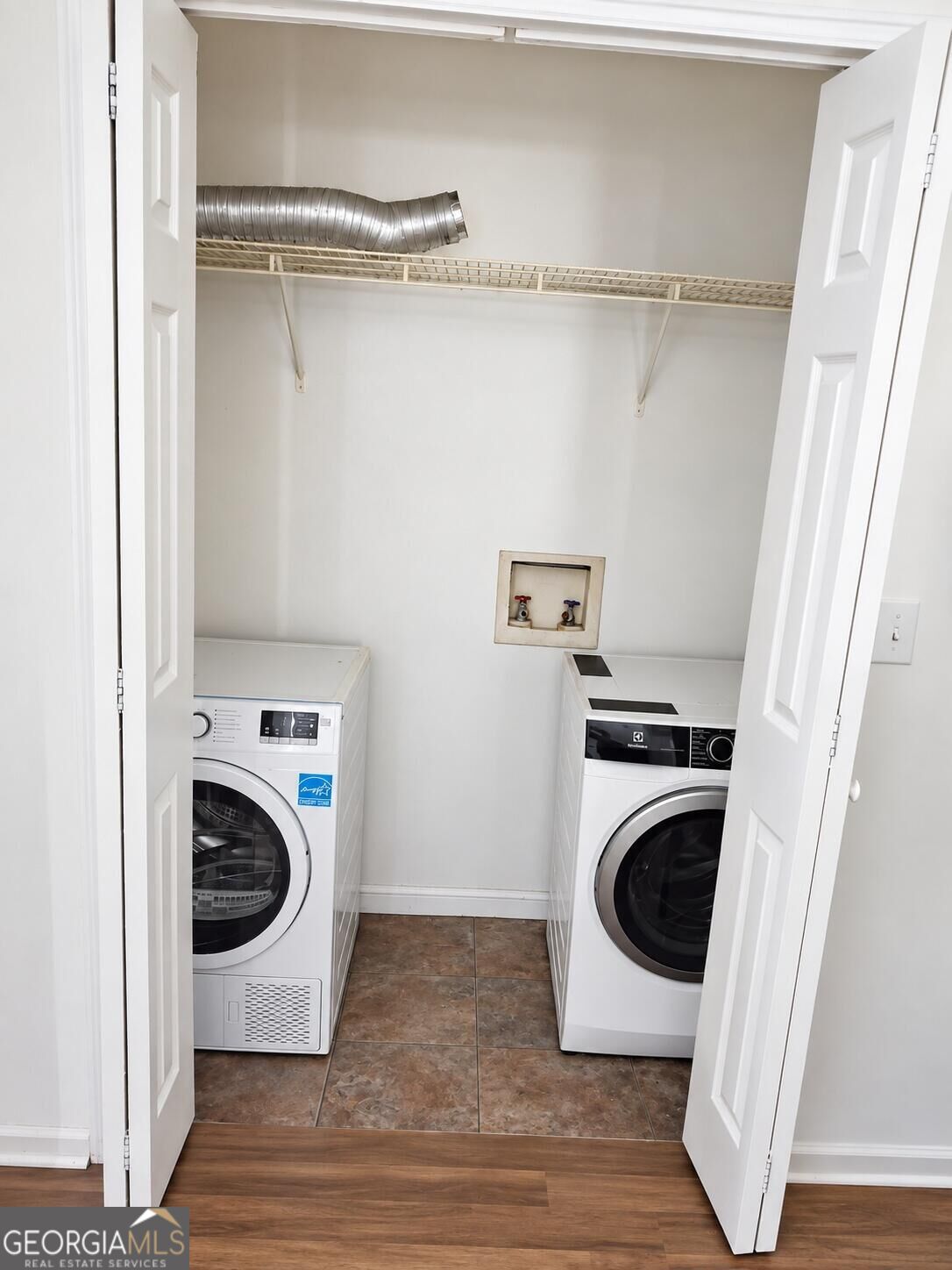 1411 N Lee Street Property Photo 11