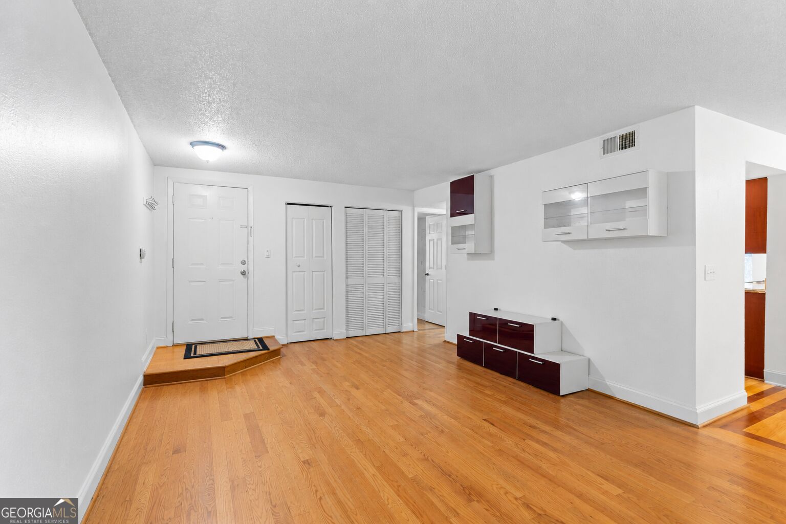 814 Seasons Parkway Property Photo 5
