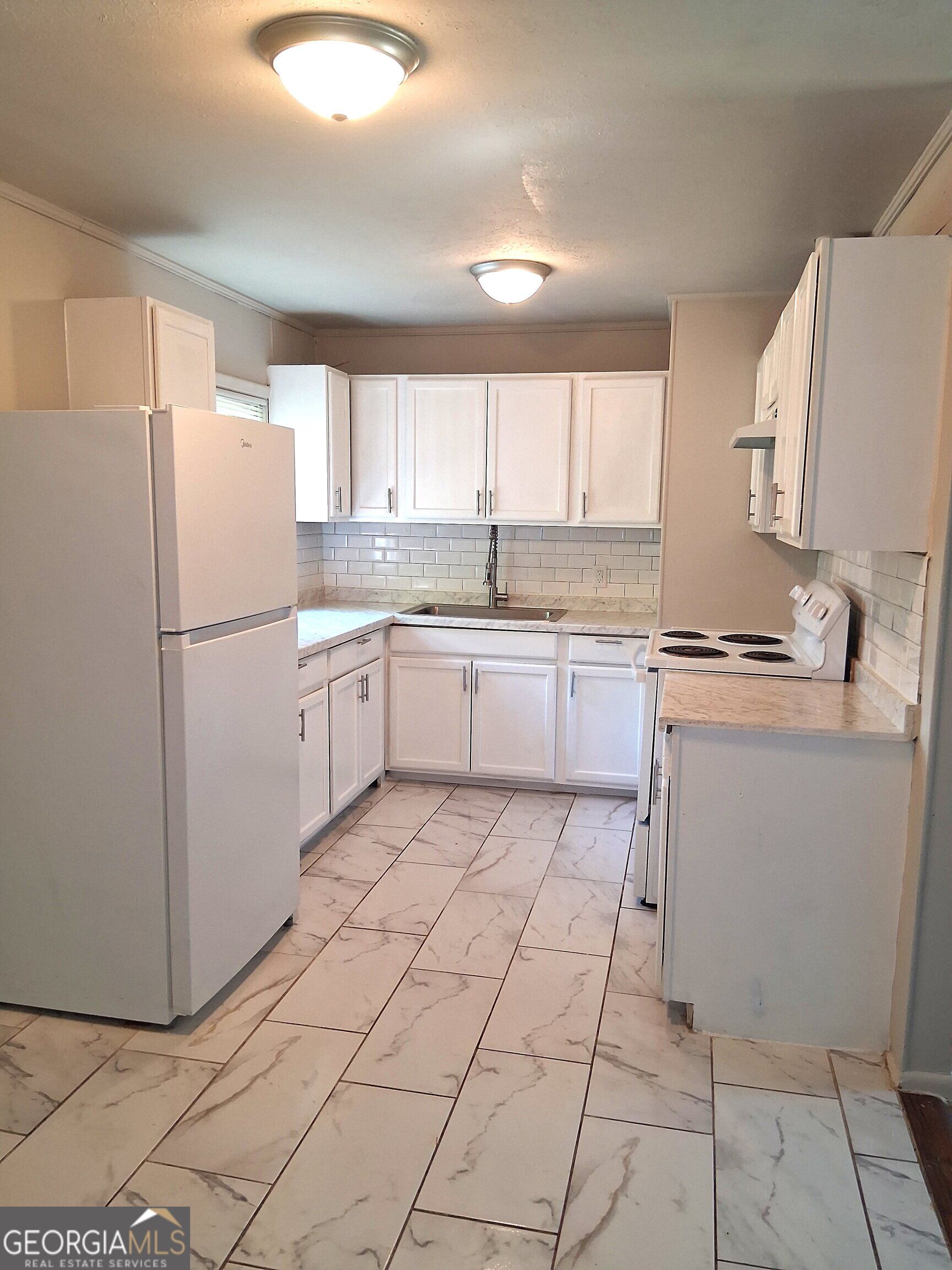 2454 Anthony Circle Property Photo 5