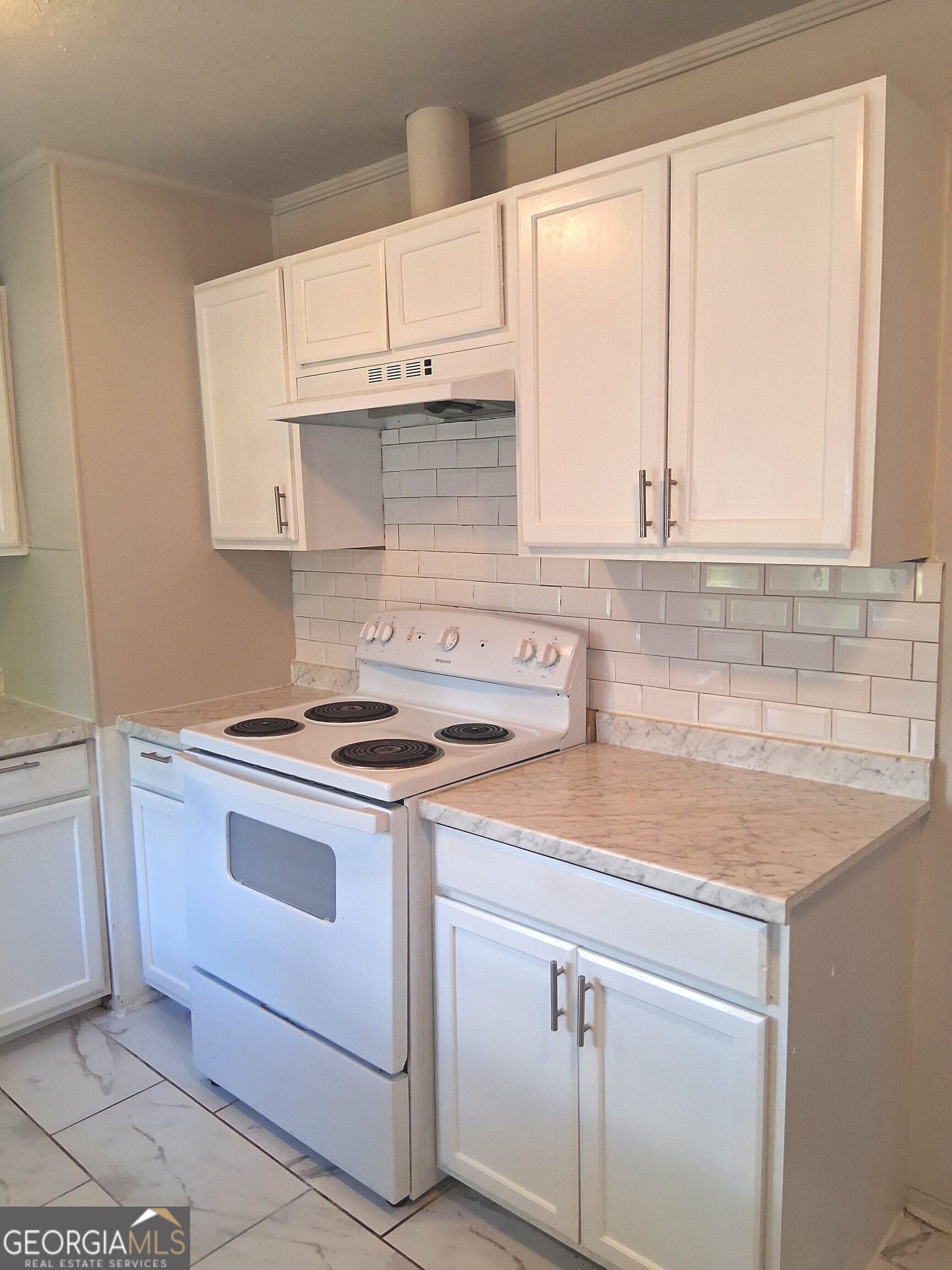 2454 Anthony Circle Property Photo 6