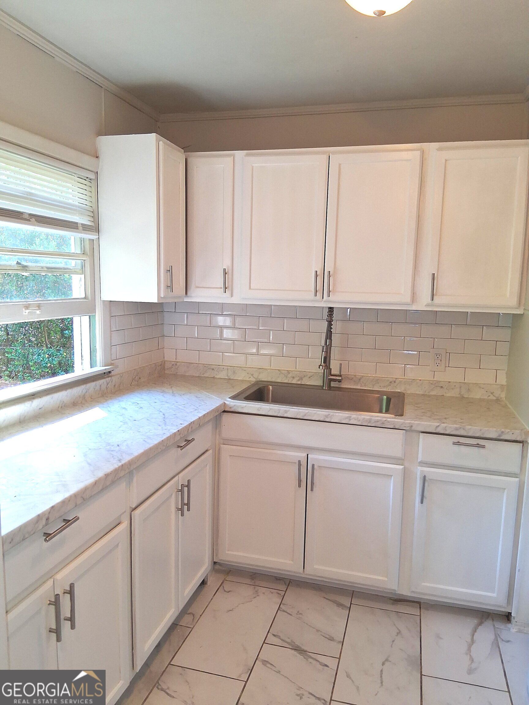 2454 Anthony Circle Property Photo 7