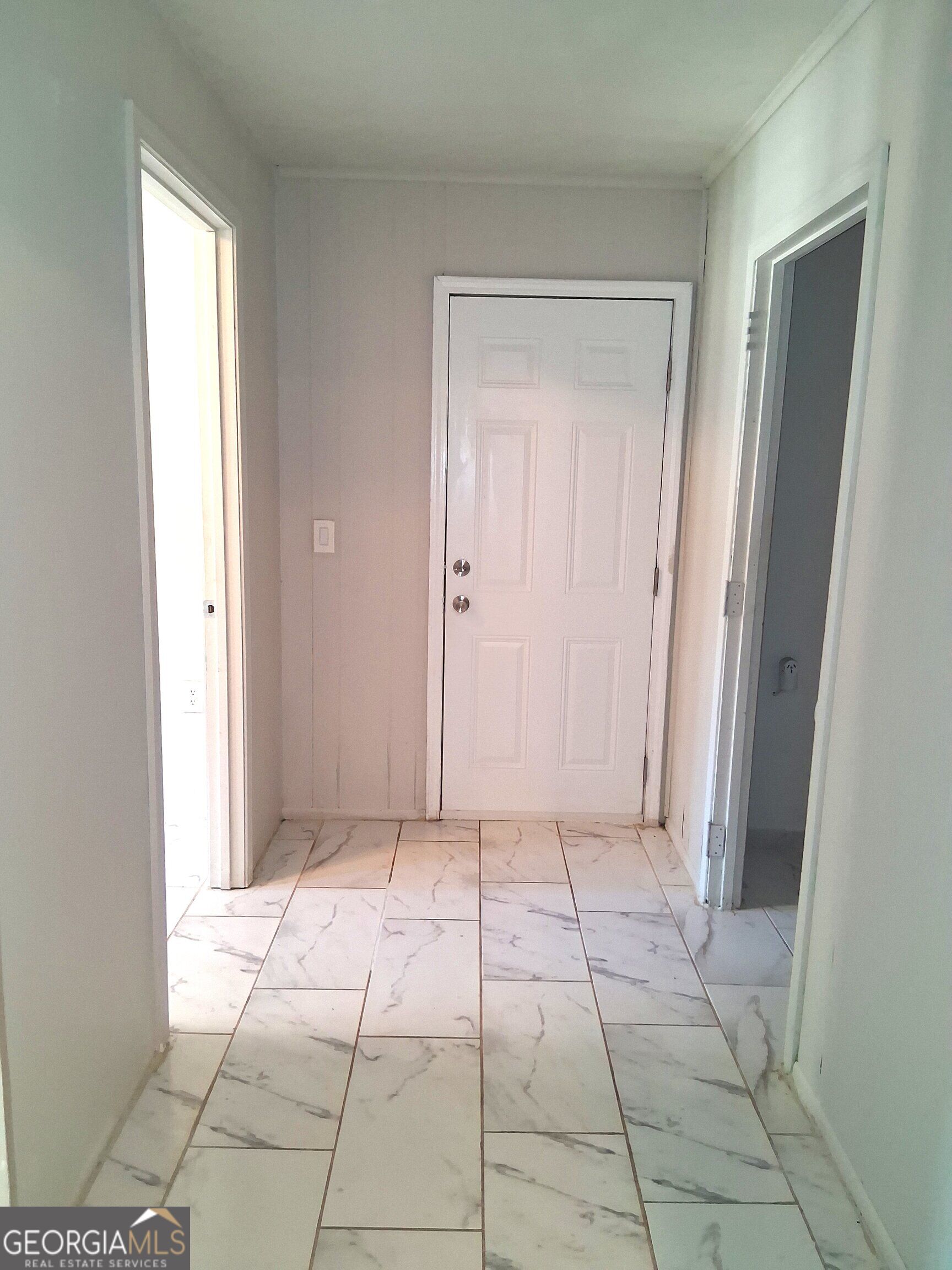 2454 Anthony Circle Property Photo 8