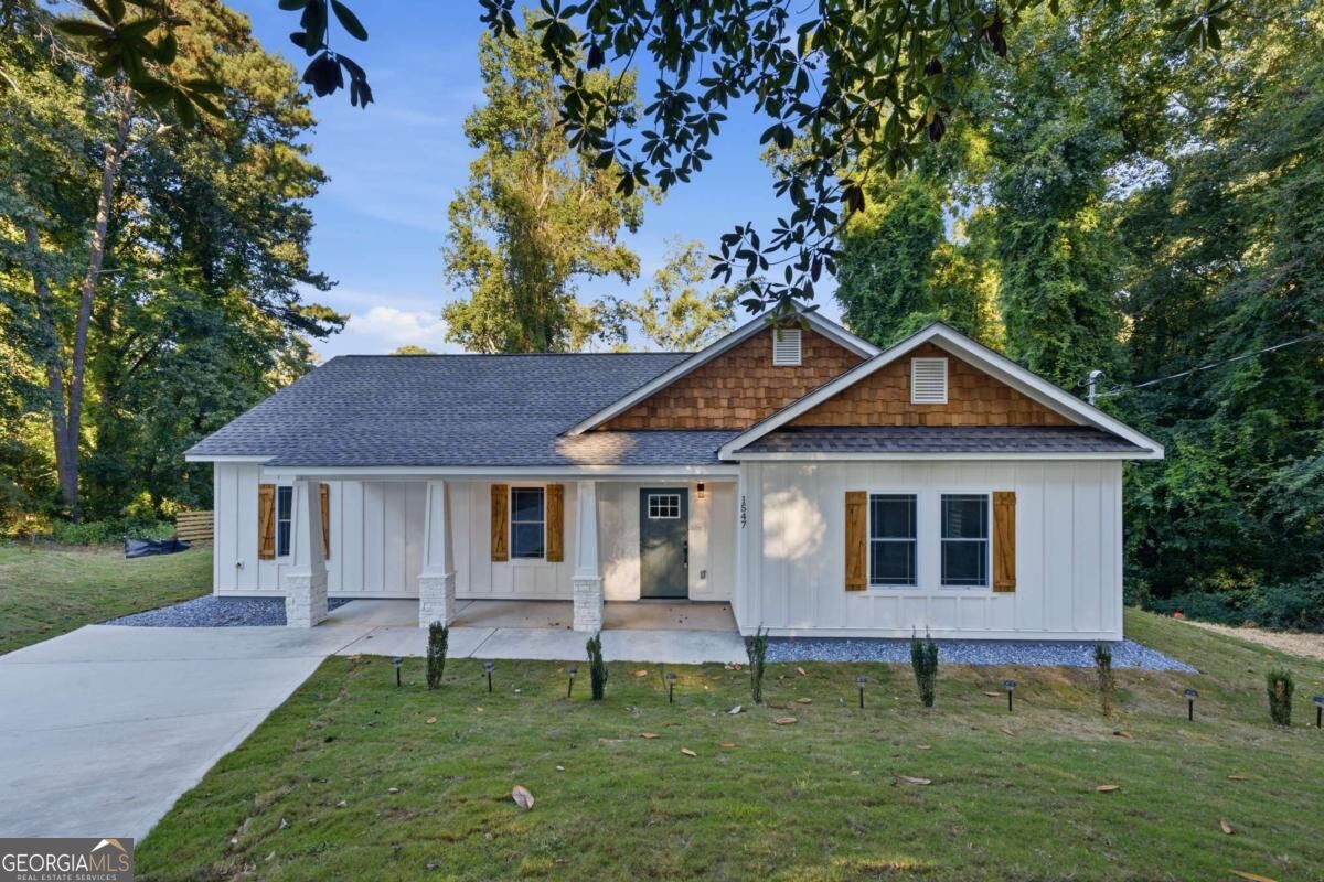 1547 Blanche Court Se Property Photo 1