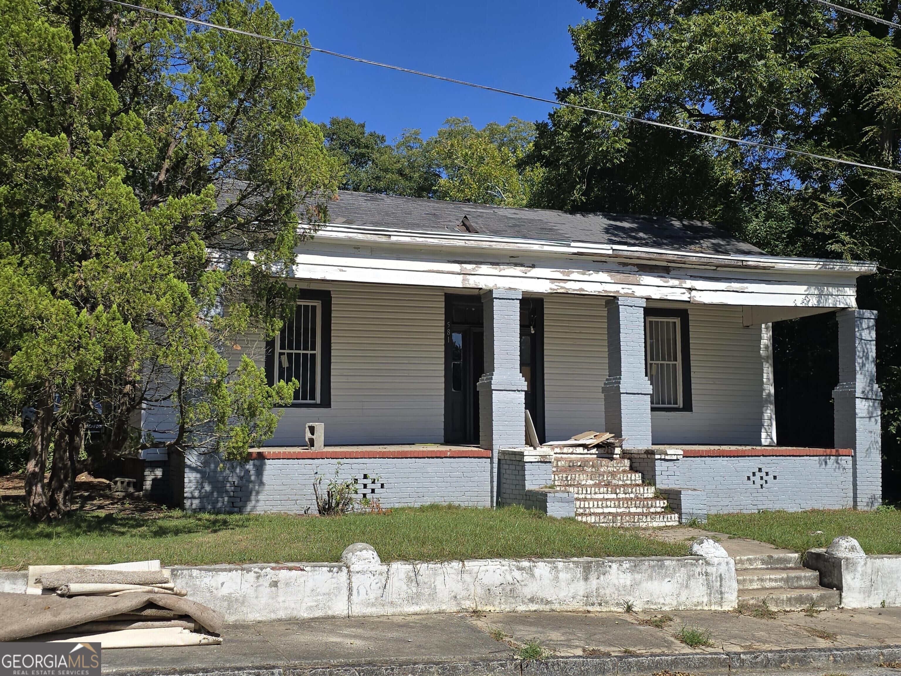 581 Violet Avenue Property Photo 1