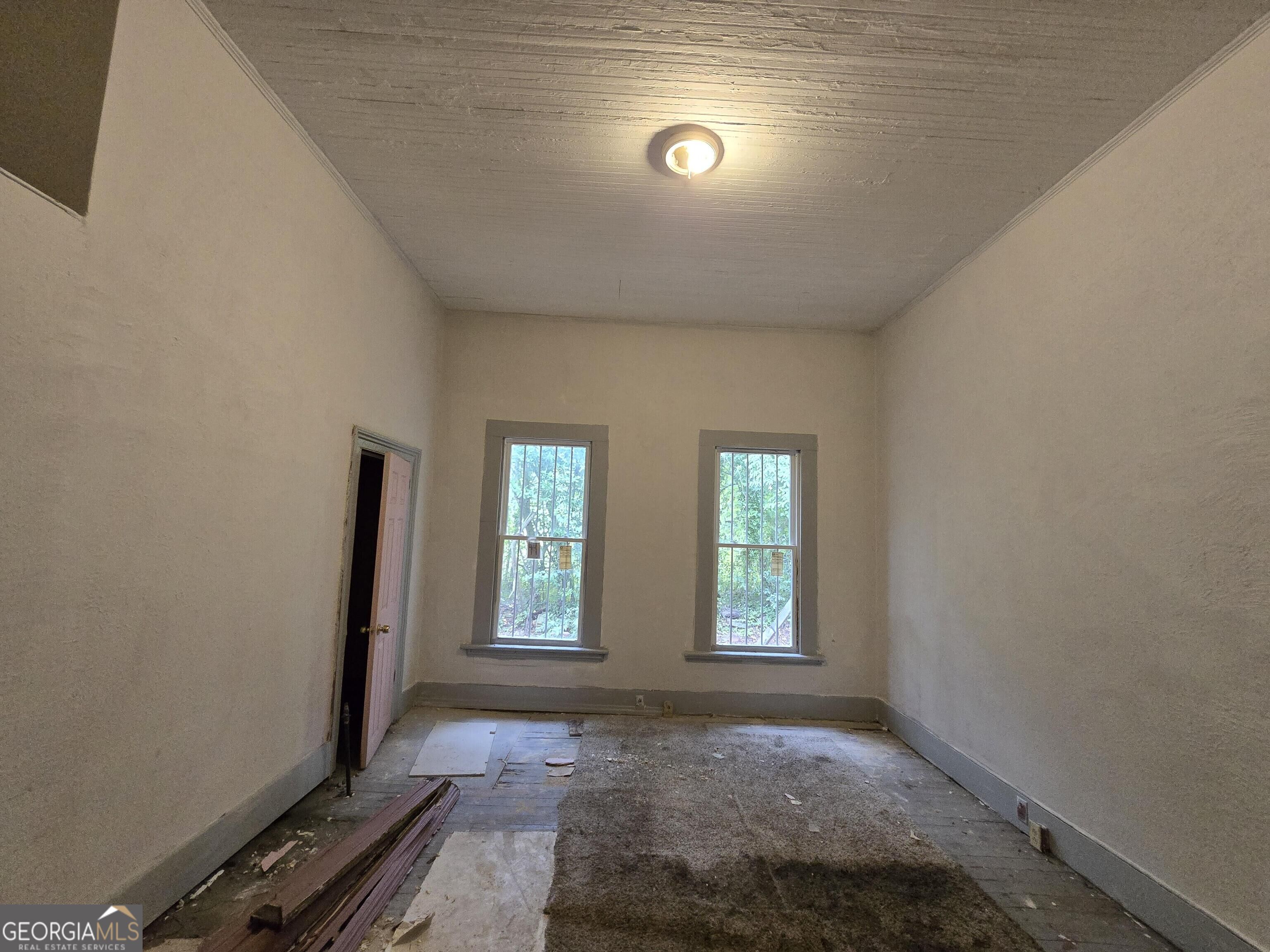 581 Violet Avenue Property Photo 4