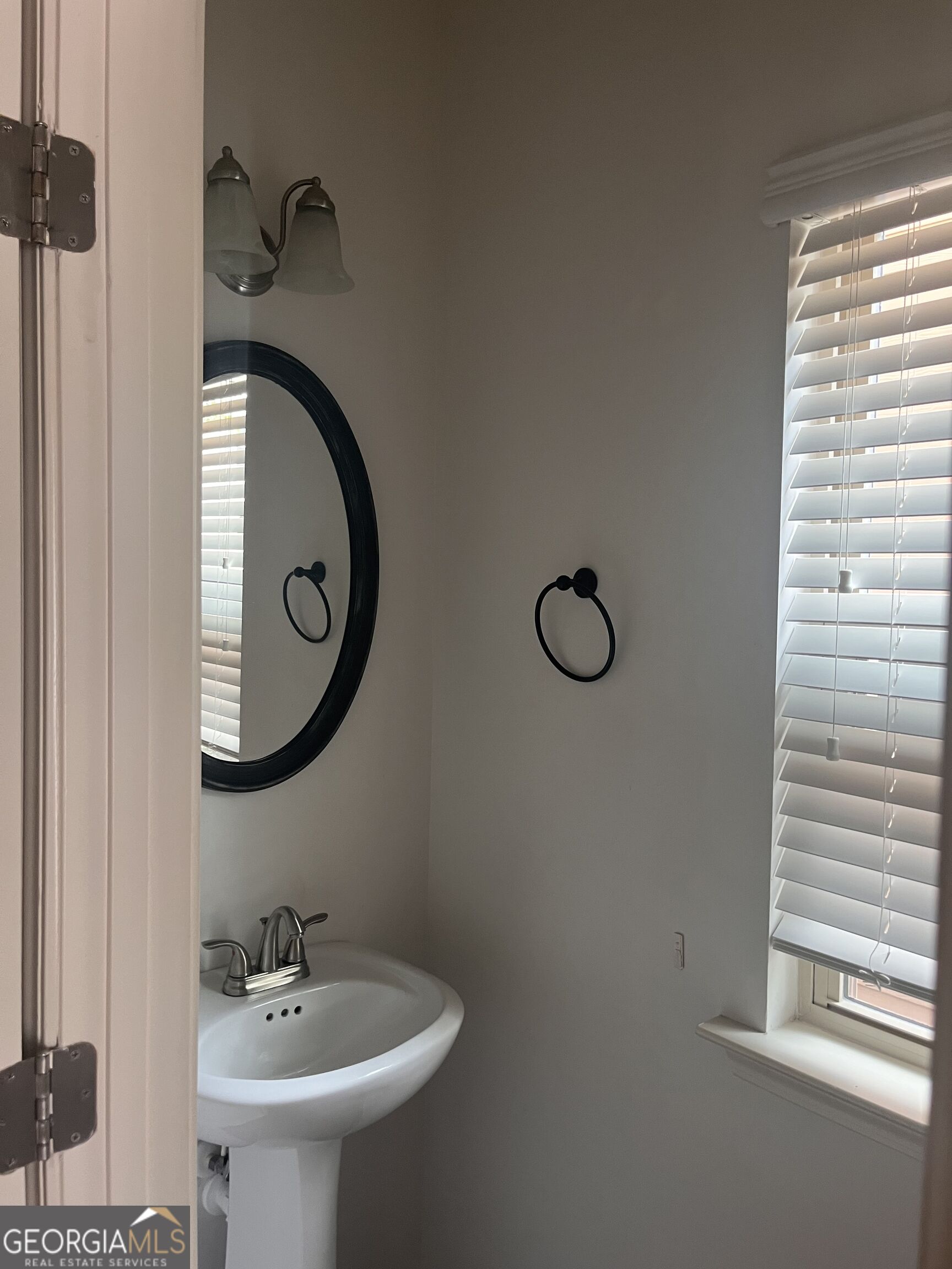 425 Village View Property Photo 5