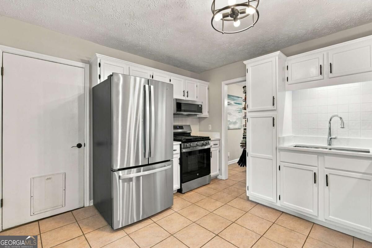 2545 Jewell Drive Property Photo 9