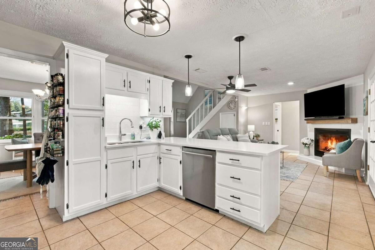 2545 Jewell Drive Property Photo 10