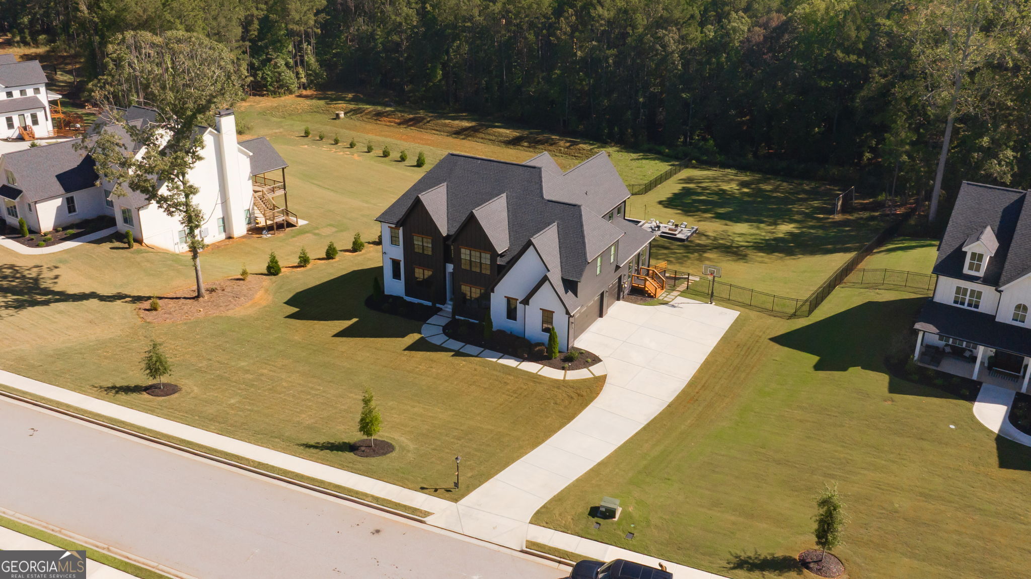 200 Cicely Way Property Photo 4