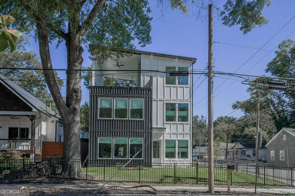 1064 Mcdaniel Street Sw Property Photo 2