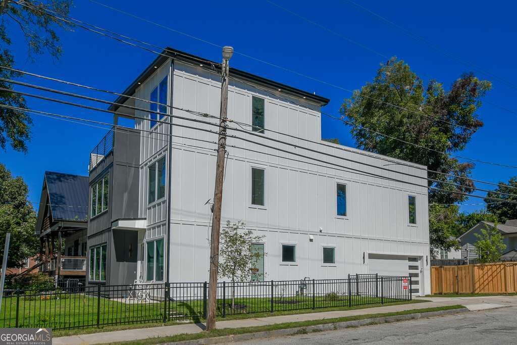 1064 Mcdaniel Street Sw Property Photo 3