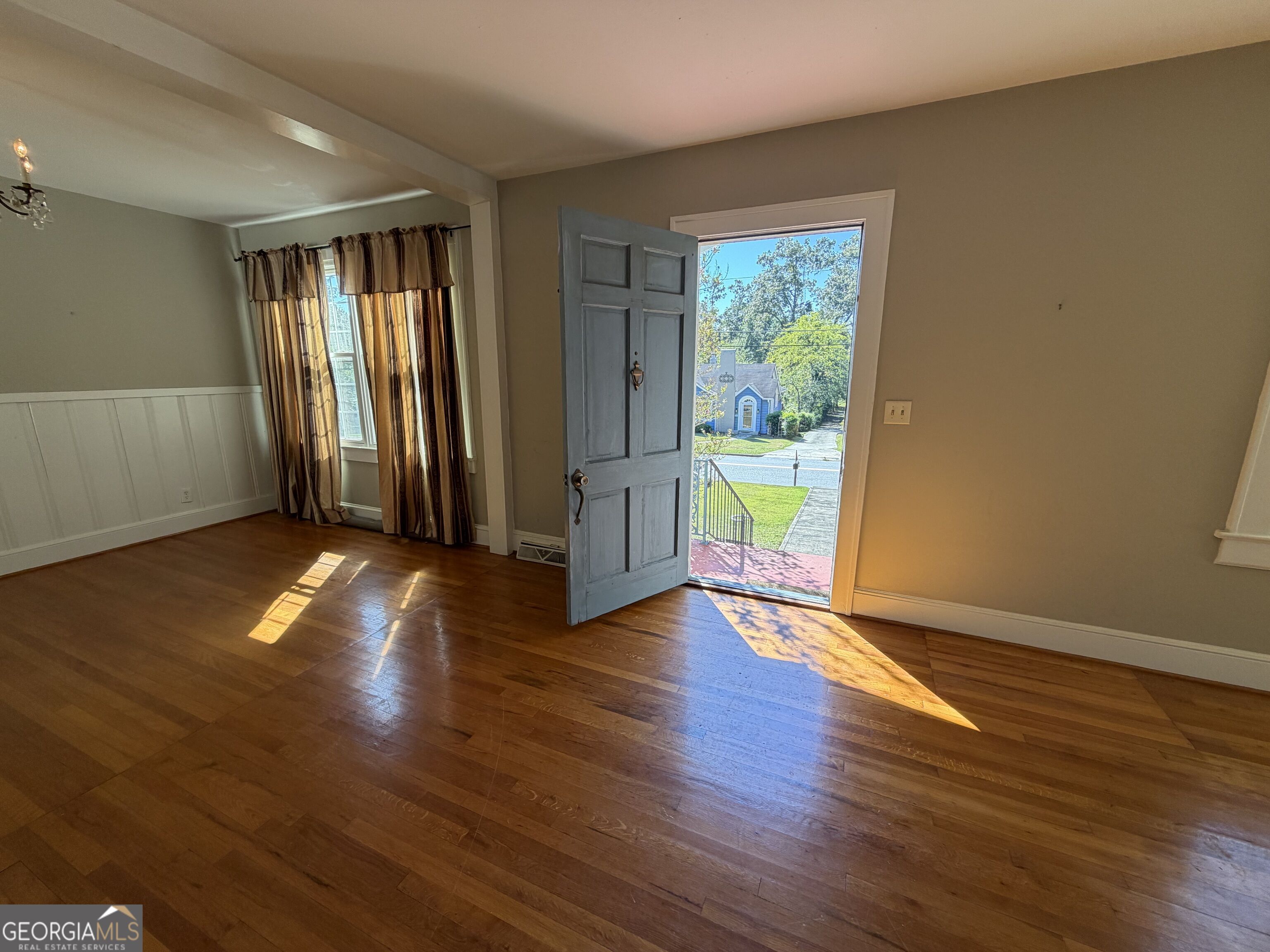 508 Charlton Street Nw Property Photo 3